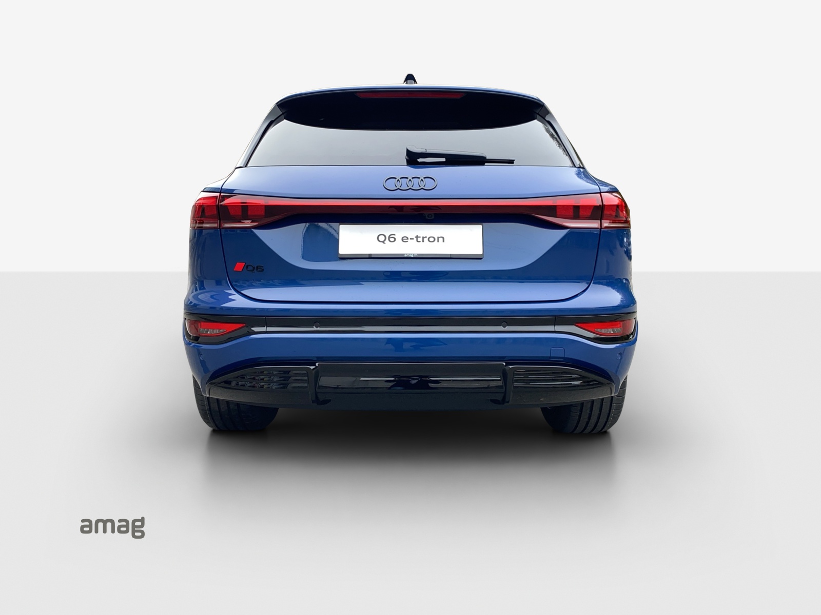 AUDI Q6 e-tron quattro-showroom-element-3