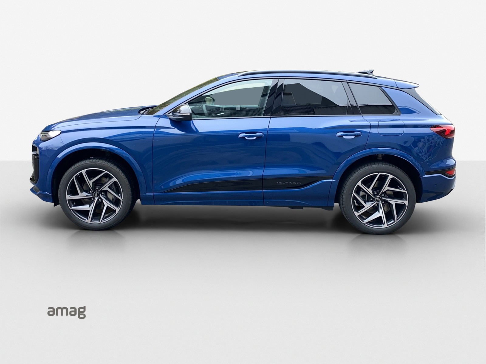 AUDI Q6 e-tron quattro-showroom-element-1