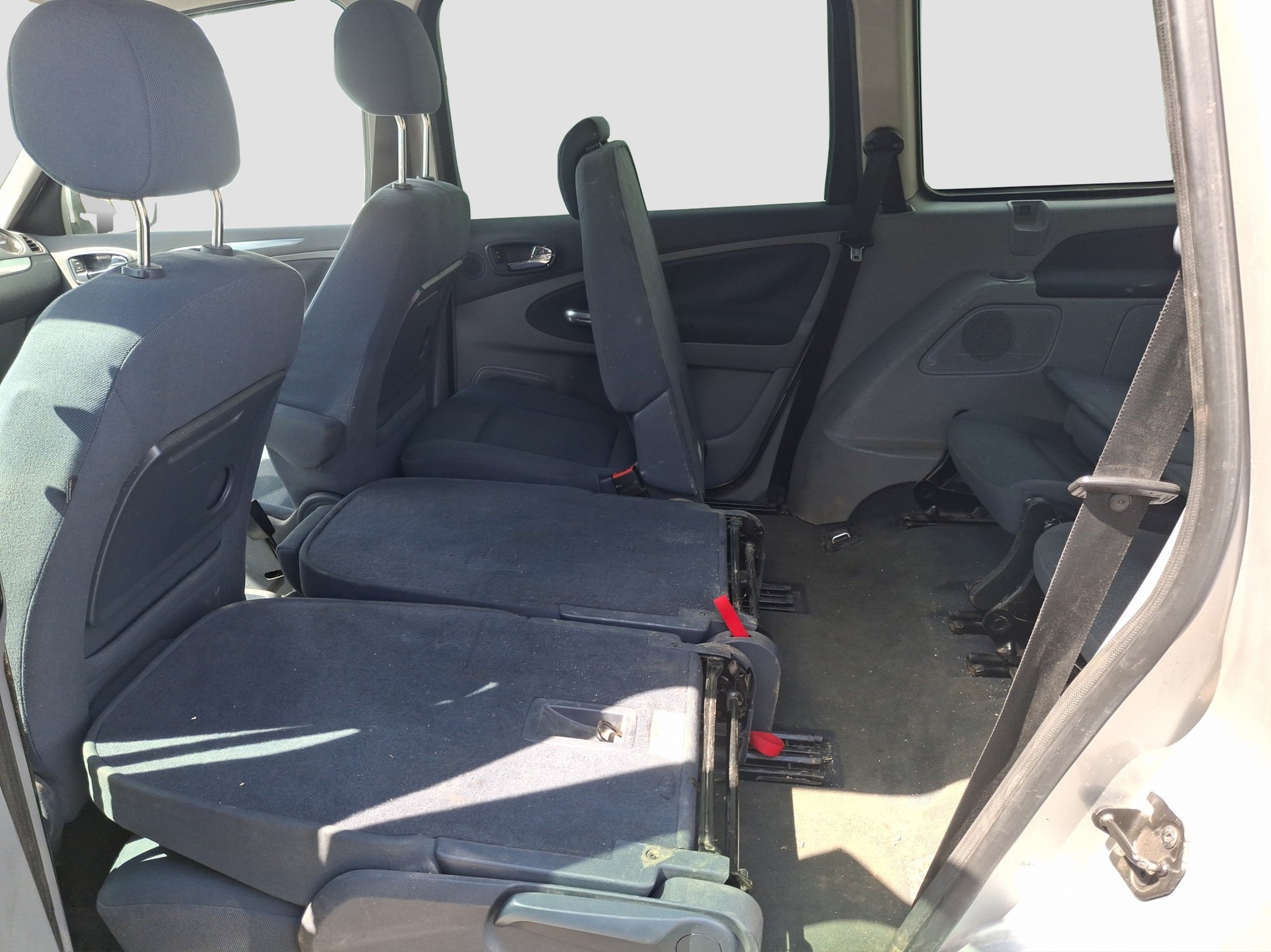 FORD Galaxy 2.0i Trend-image-6