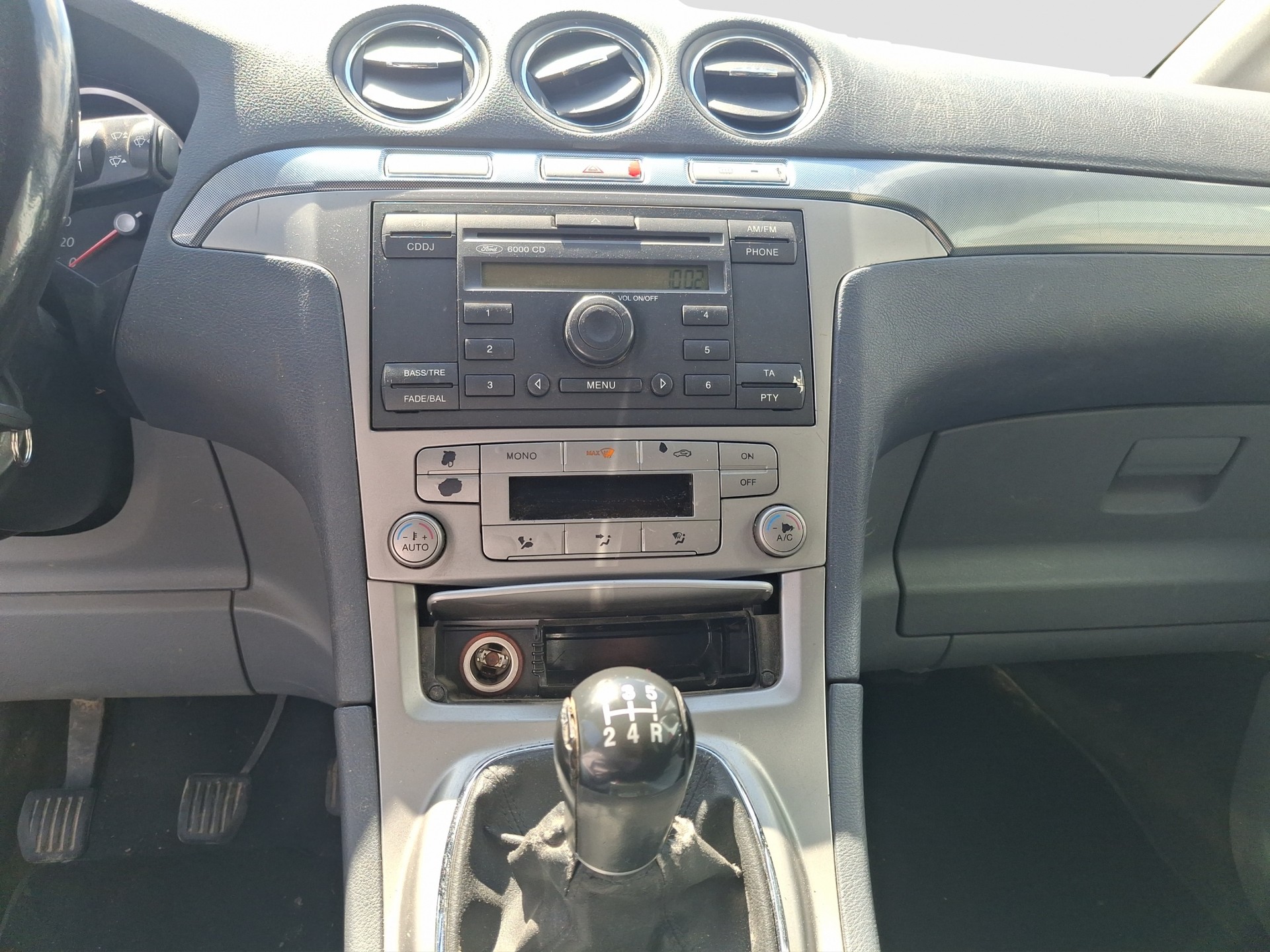 FORD Galaxy 2.0i Trend-image-9