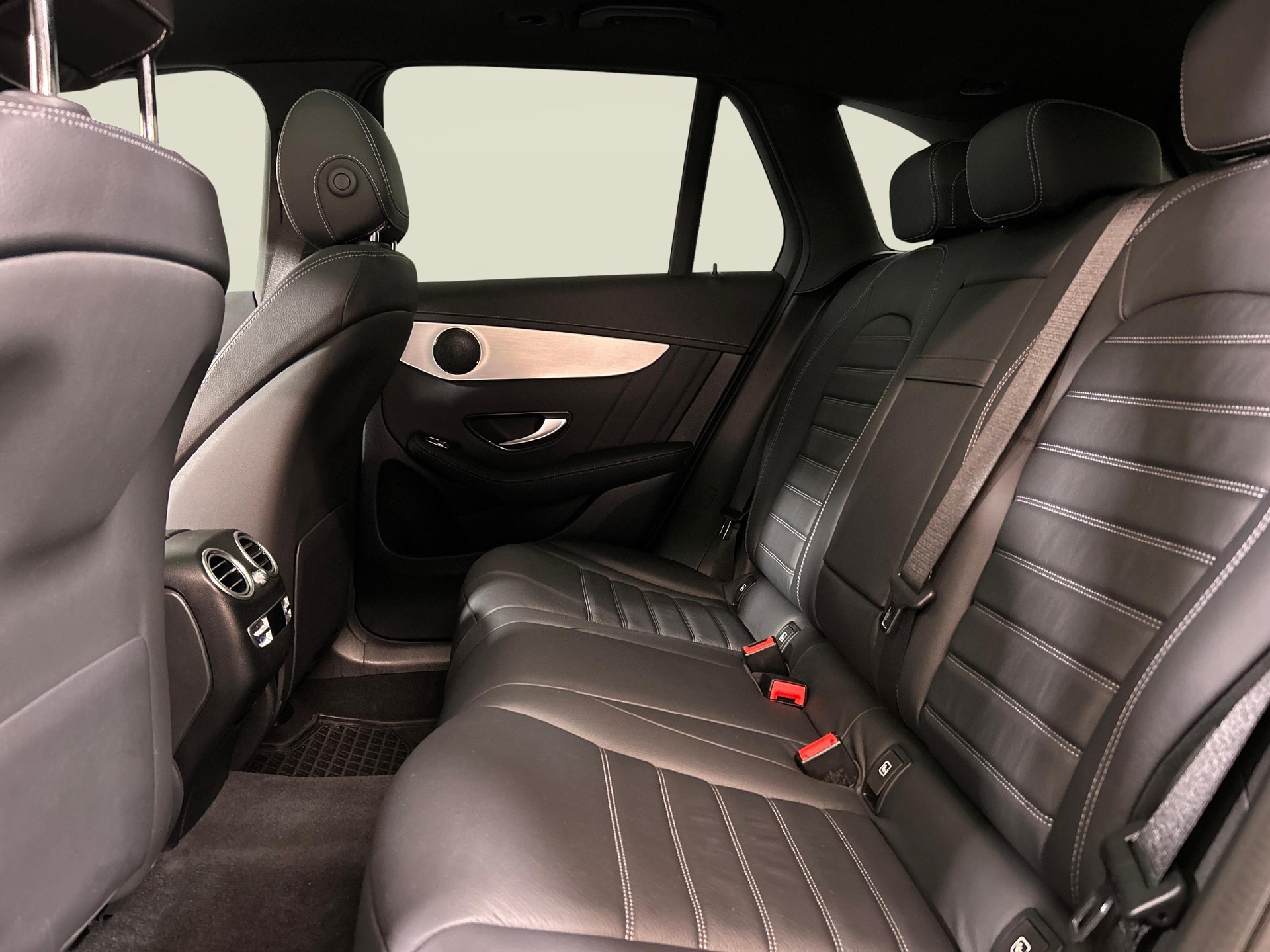 MERCEDES-BENZ GLC 43 AMG 4m-showroom-element-3