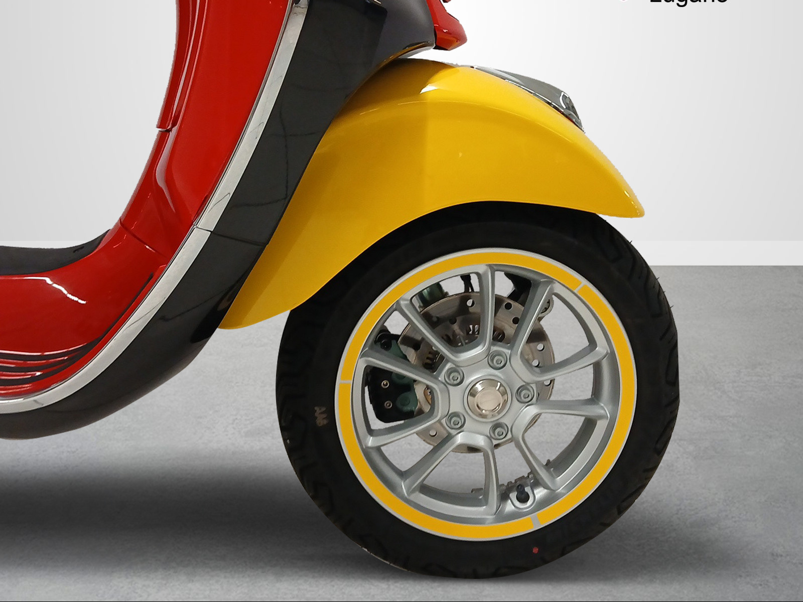 PIAGGIO Vespa 125 Primavera Disney Mickey Mouse Edition-image-10