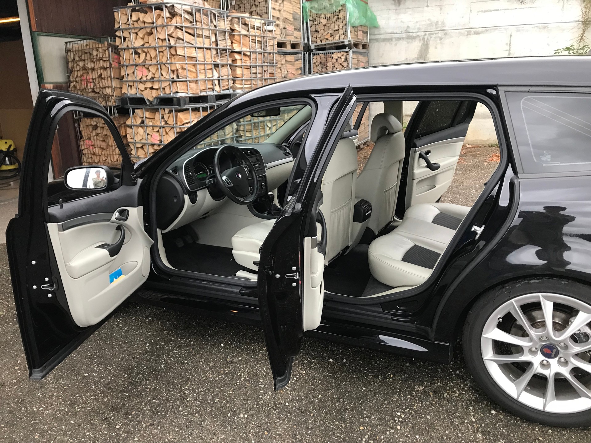 SAAB 9-3 2.0T Vector-image-4