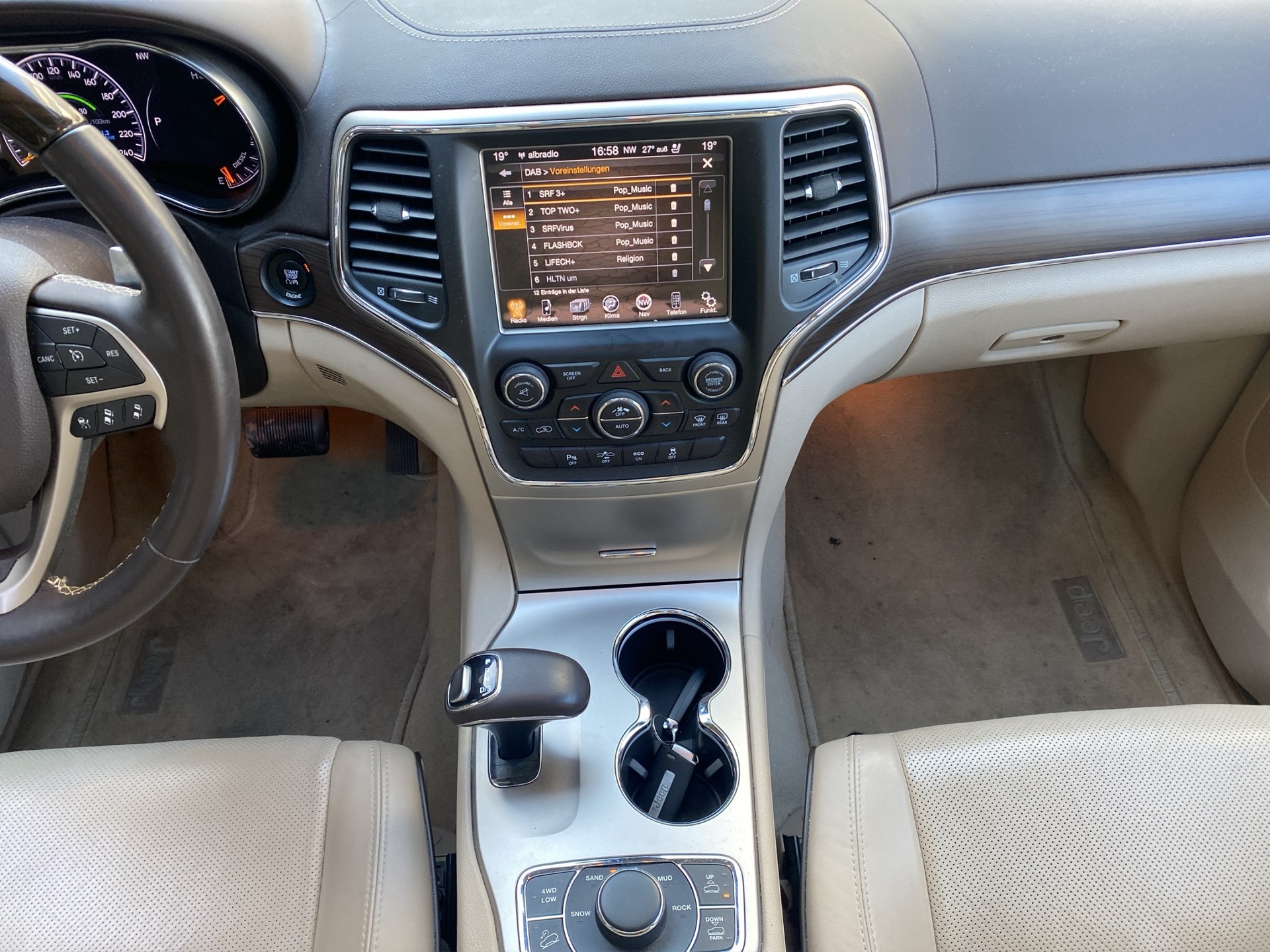 JEEP Grand Cherokee 3.0 CRD Overland Automatic-image-12