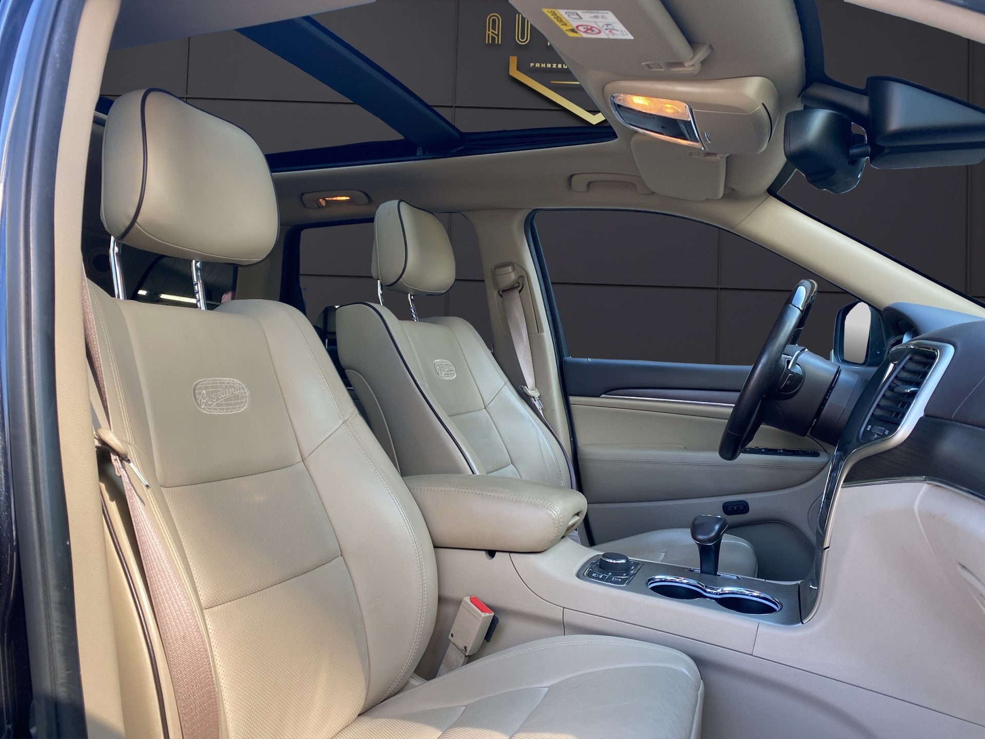 JEEP Grand Cherokee 3.0 CRD Overland Automatic-image-14