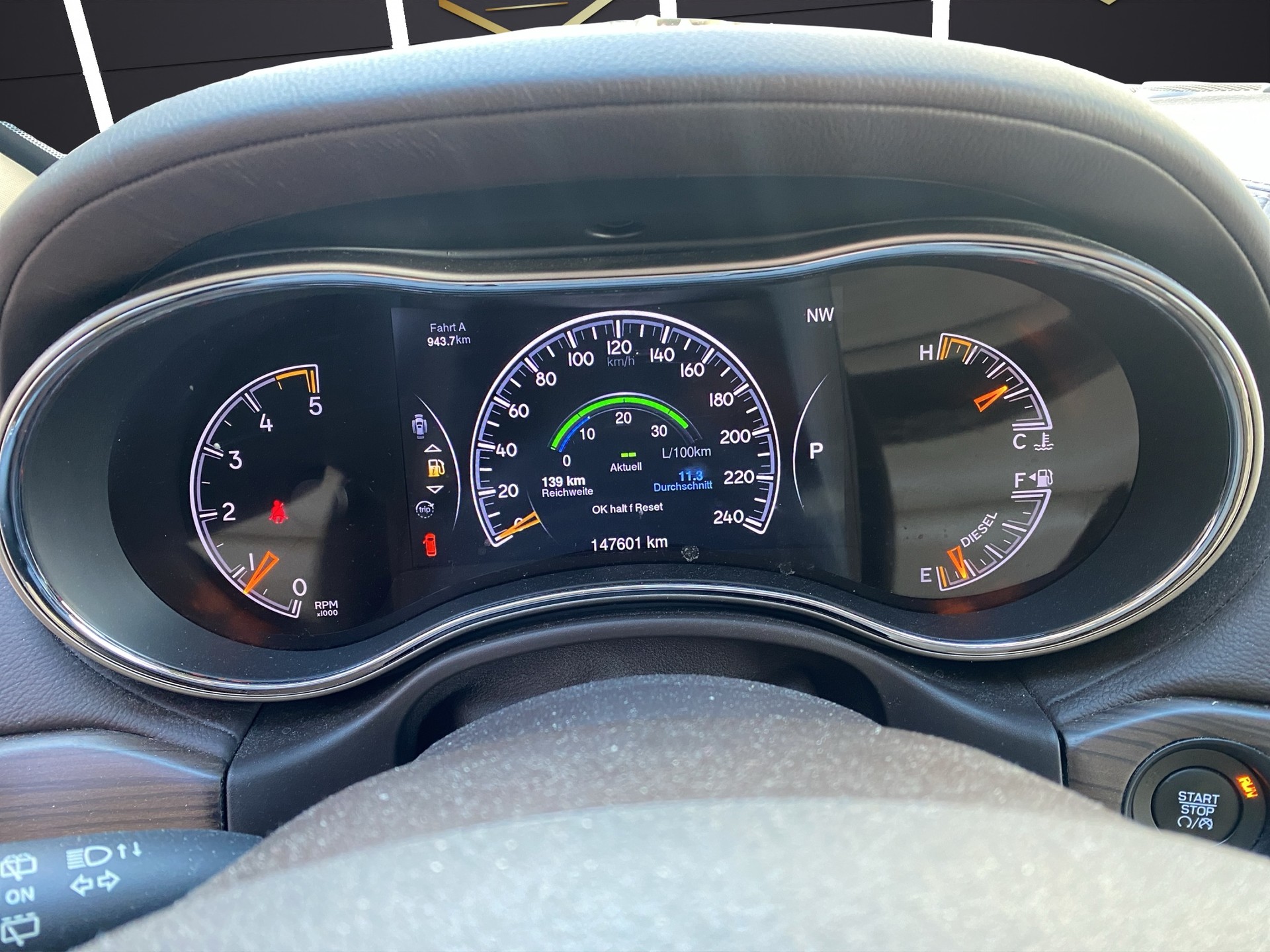 JEEP Grand Cherokee 3.0 CRD Overland Automatic-image-11