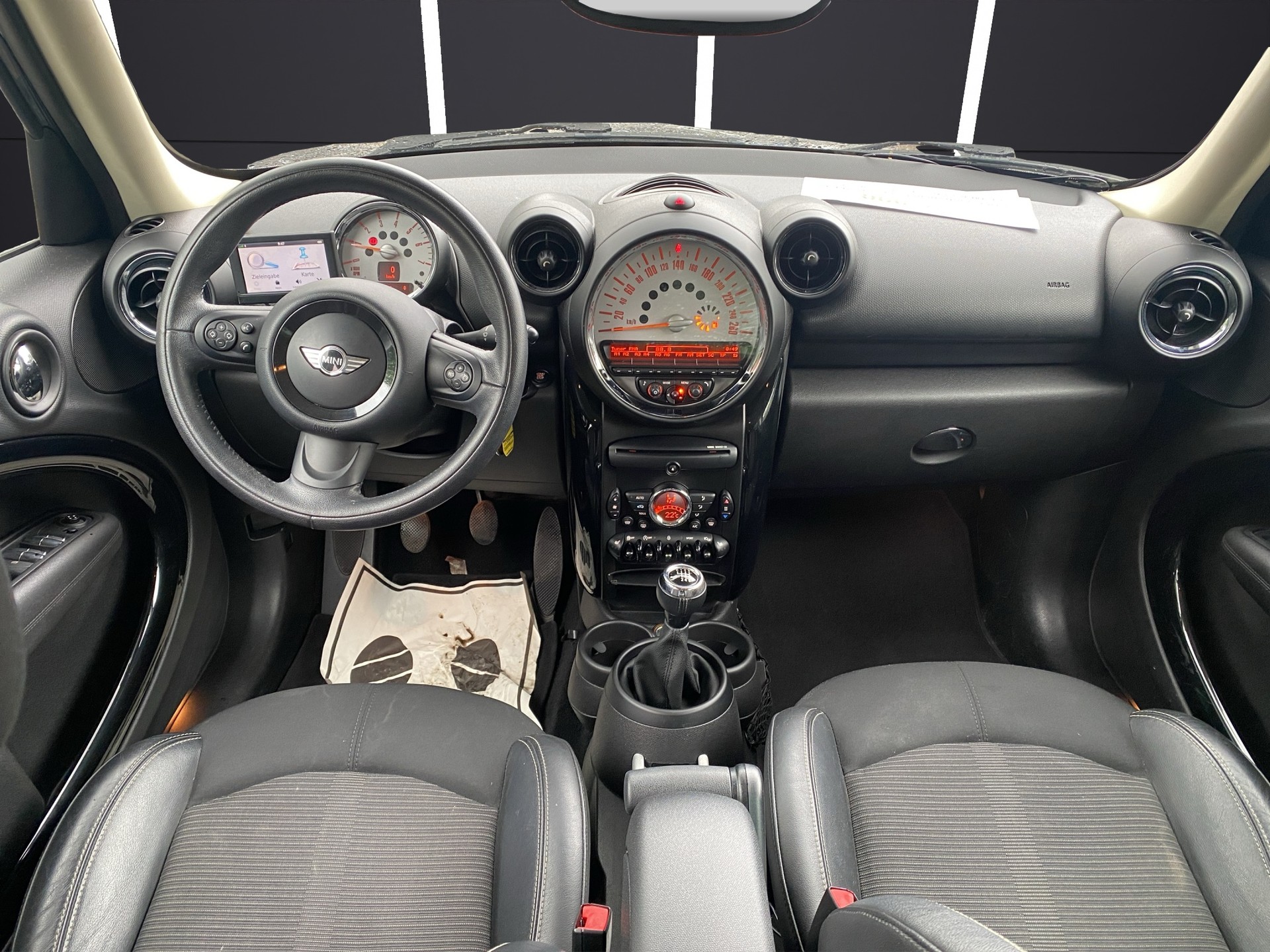 MINI Countryman Cooper D ALL4-image-10