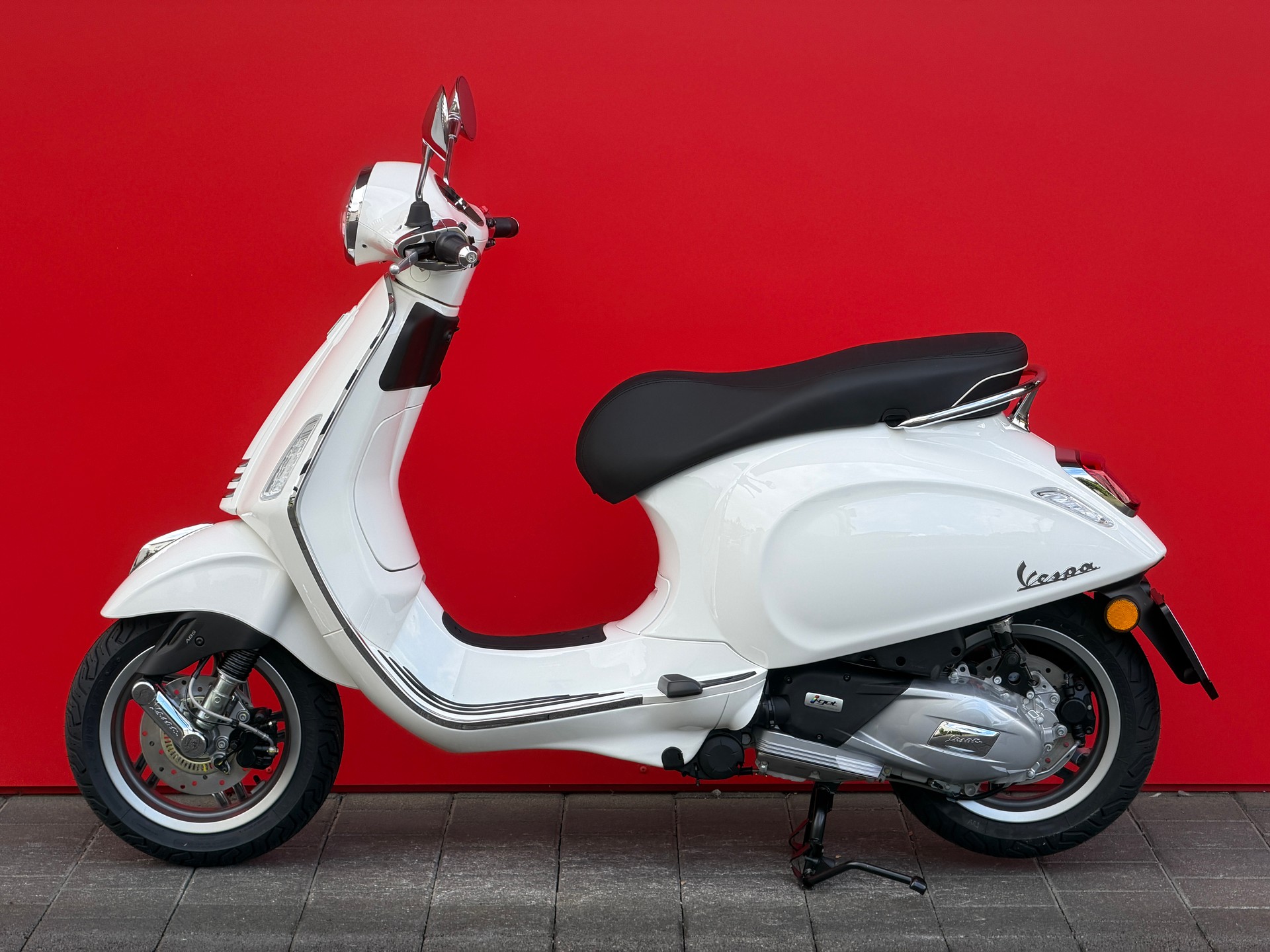 PIAGGIO Vespa 125 Primavera MY26-image-1