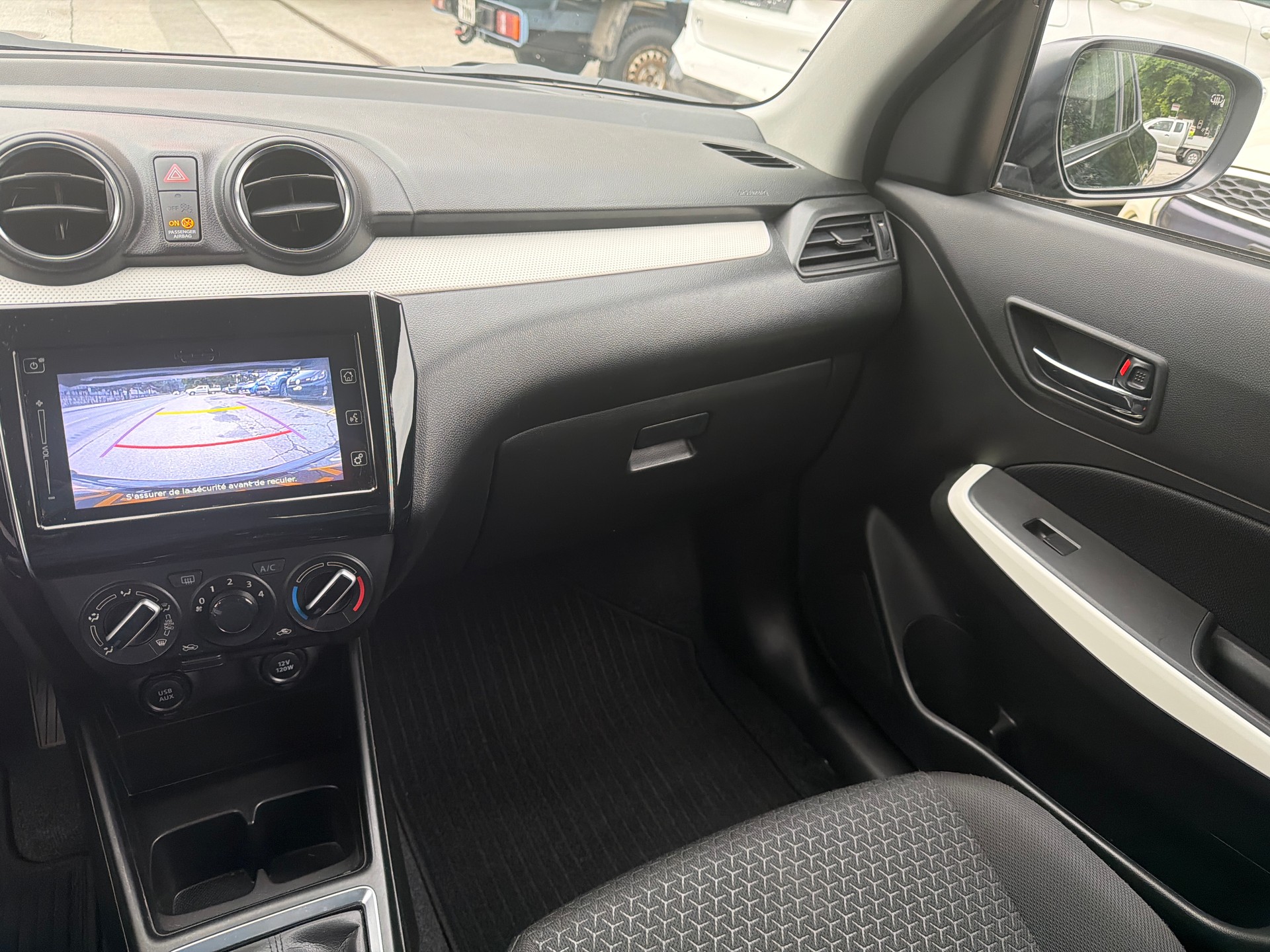 SUZUKI Swift 1.2 Compact + 4x4 Hybrid-image-12
