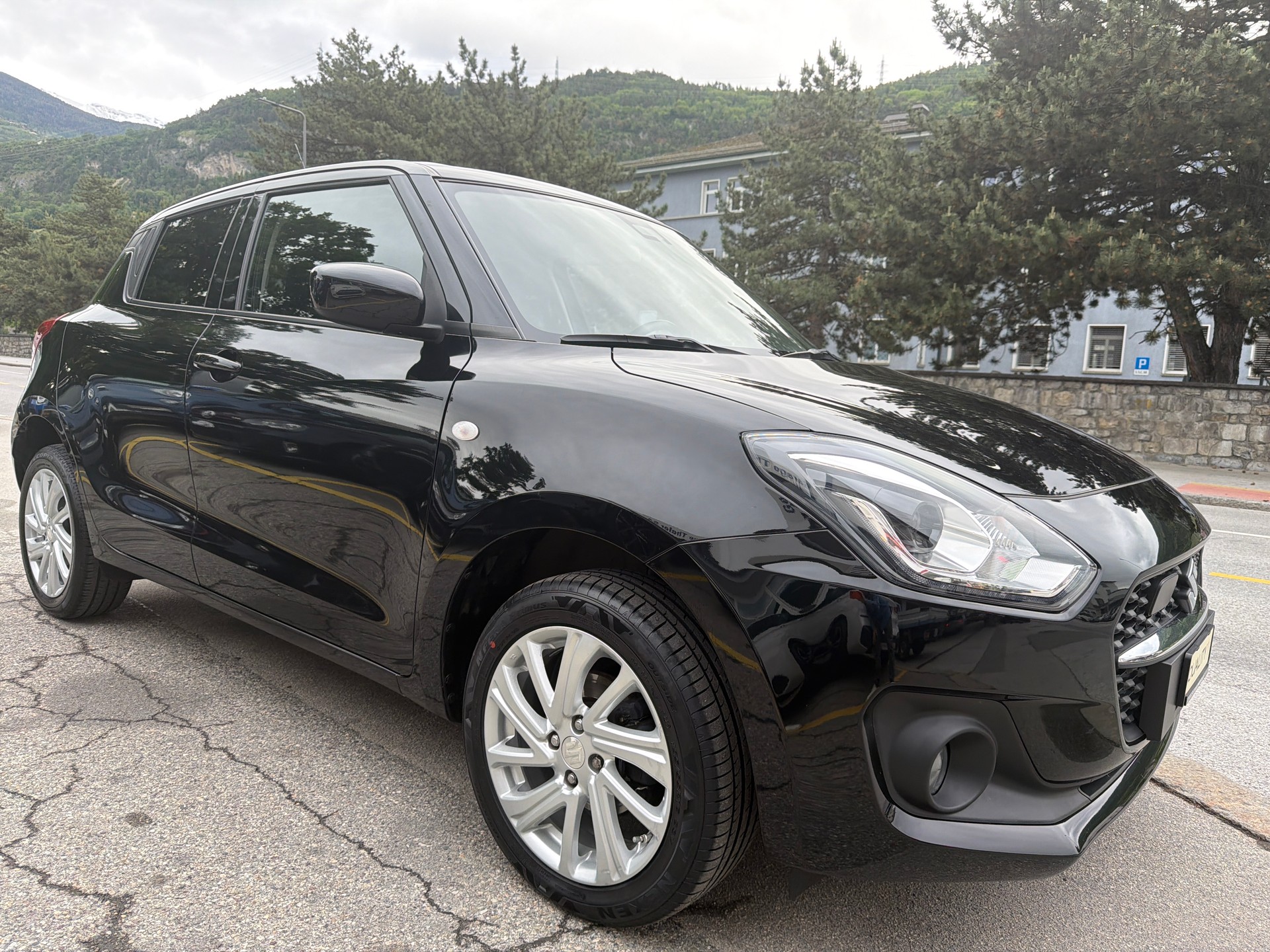 SUZUKI Swift 1.2 Compact + 4x4 Hybrid-image-7