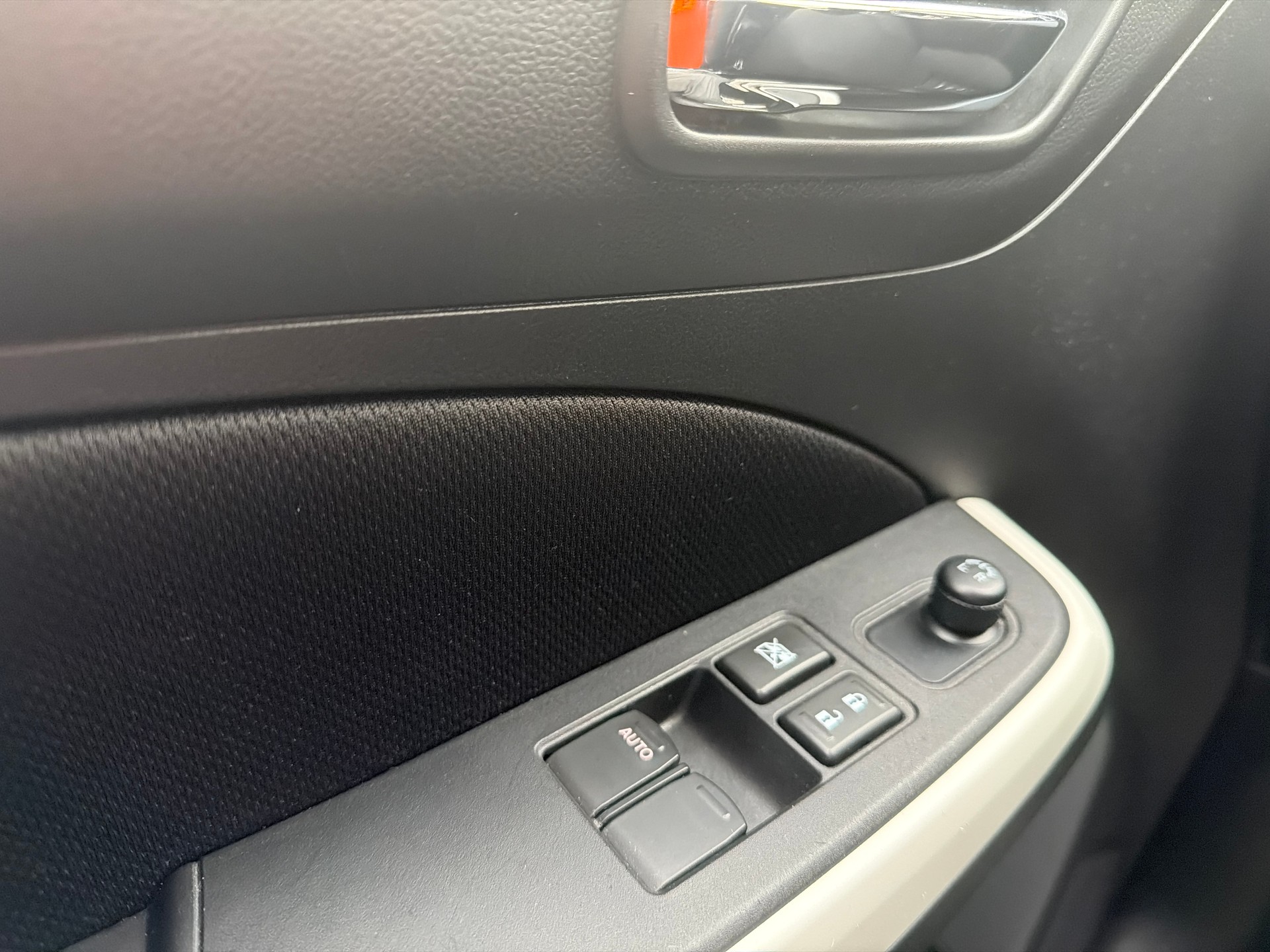 SUZUKI Swift 1.2 Compact + 4x4 Hybrid-image-15