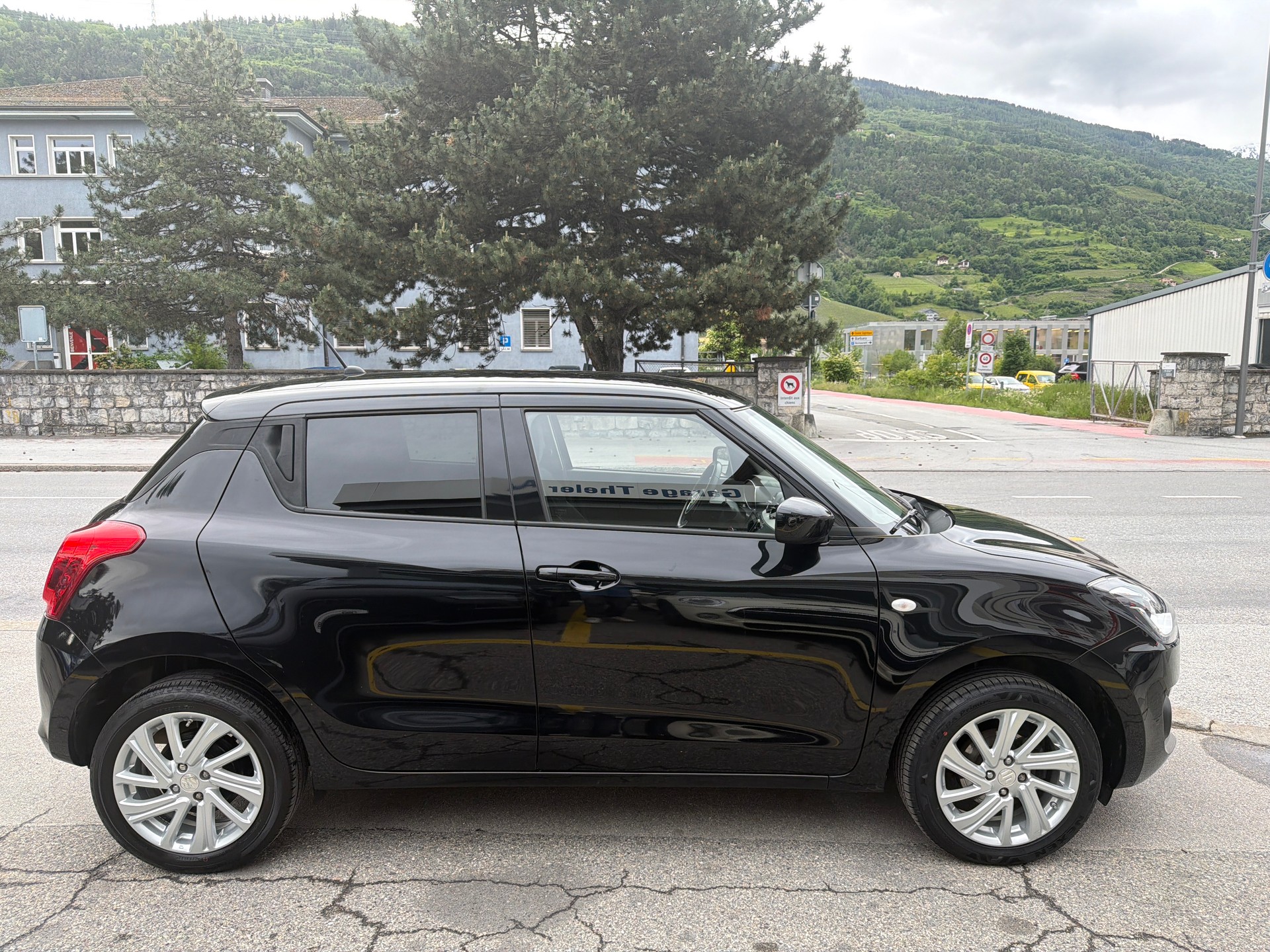 SUZUKI Swift 1.2 Compact + 4x4 Hybrid-image-6