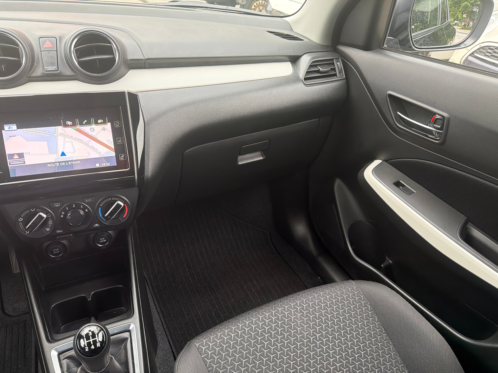SUZUKI Swift 1.2 Compact + 4x4 Hybrid-image-14