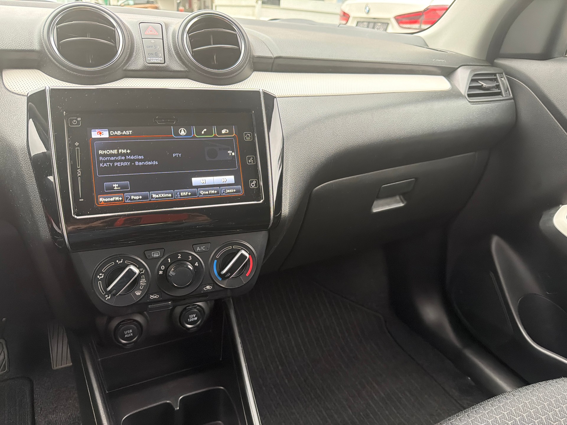 SUZUKI Swift 1.2 Compact + 4x4 Hybrid-image-16