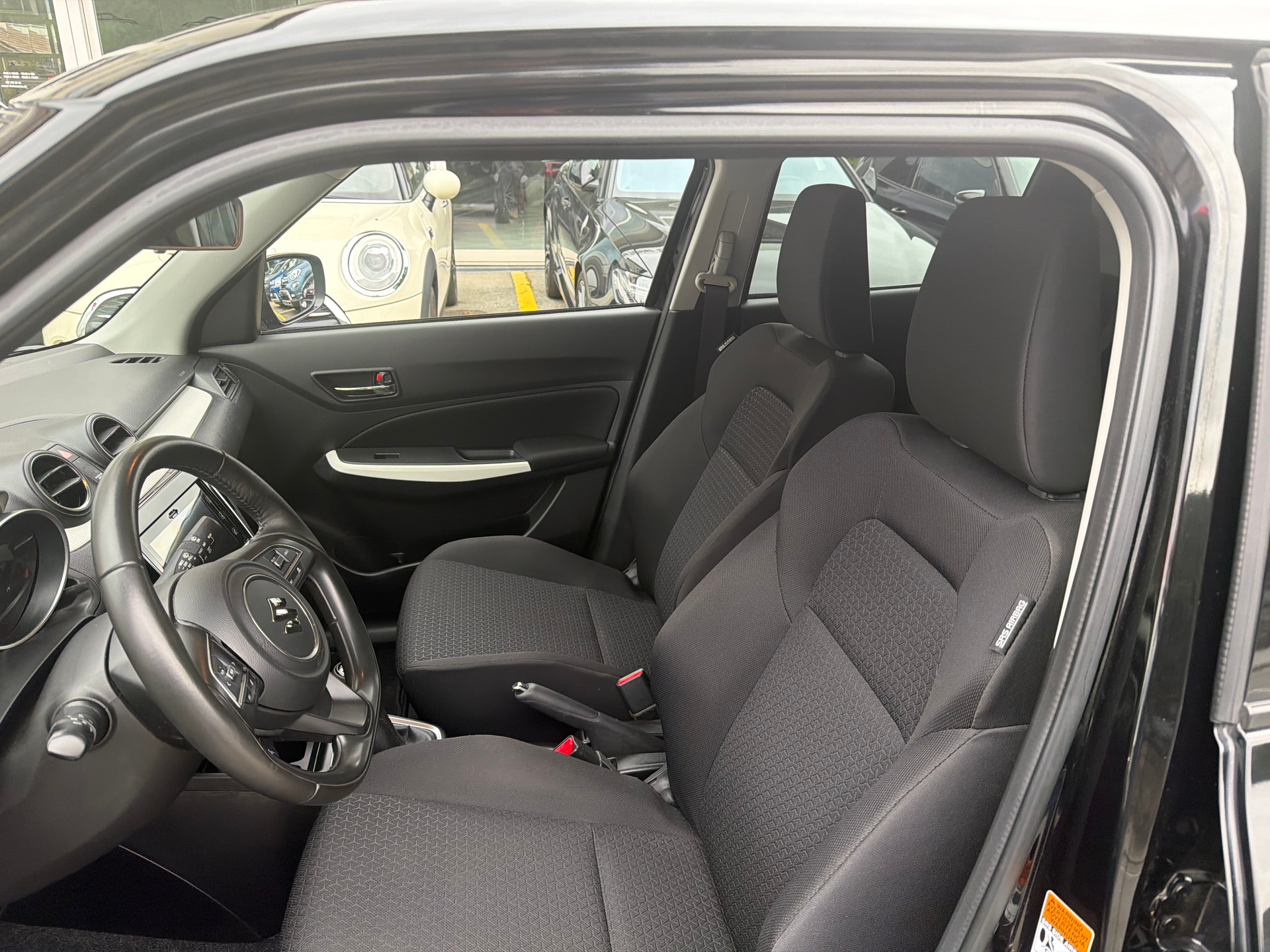 SUZUKI Swift 1.2 Compact + 4x4 Hybrid-image-10
