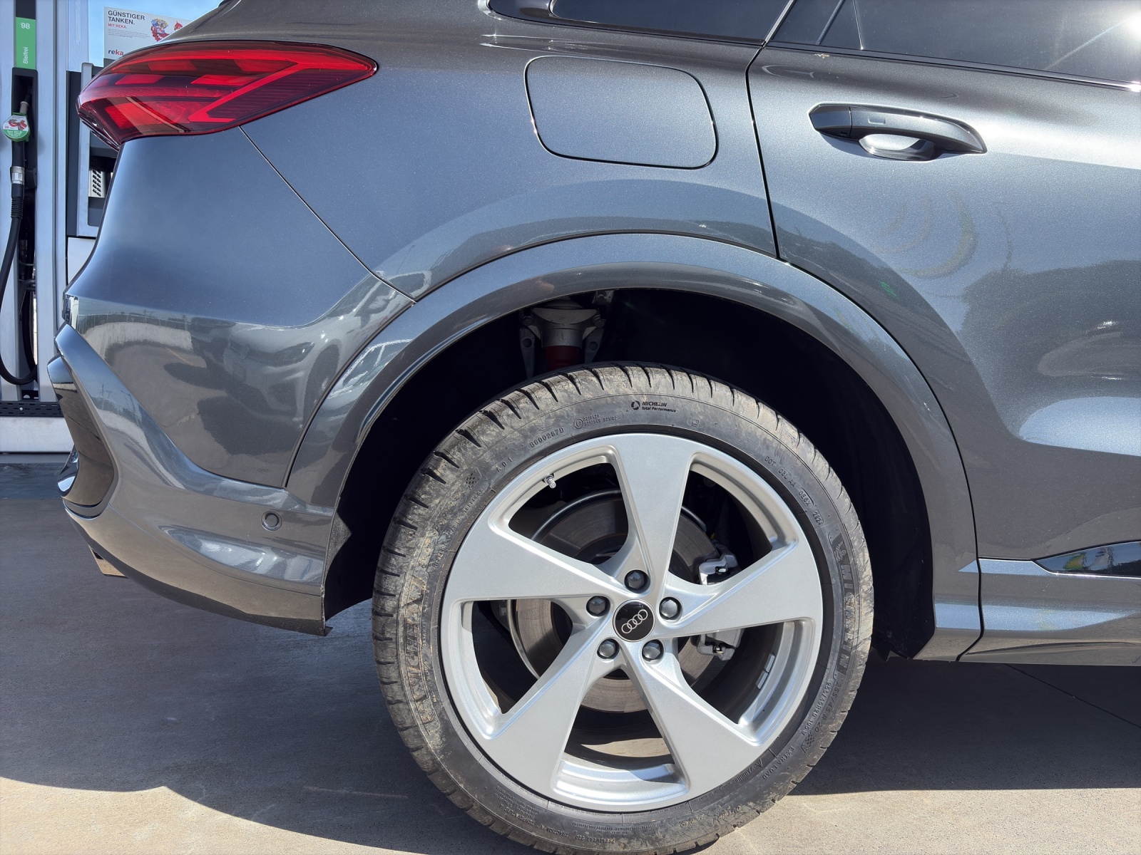 AUDI Q5 SUV 2.0 TFSI quattro S-Tronic-image-15