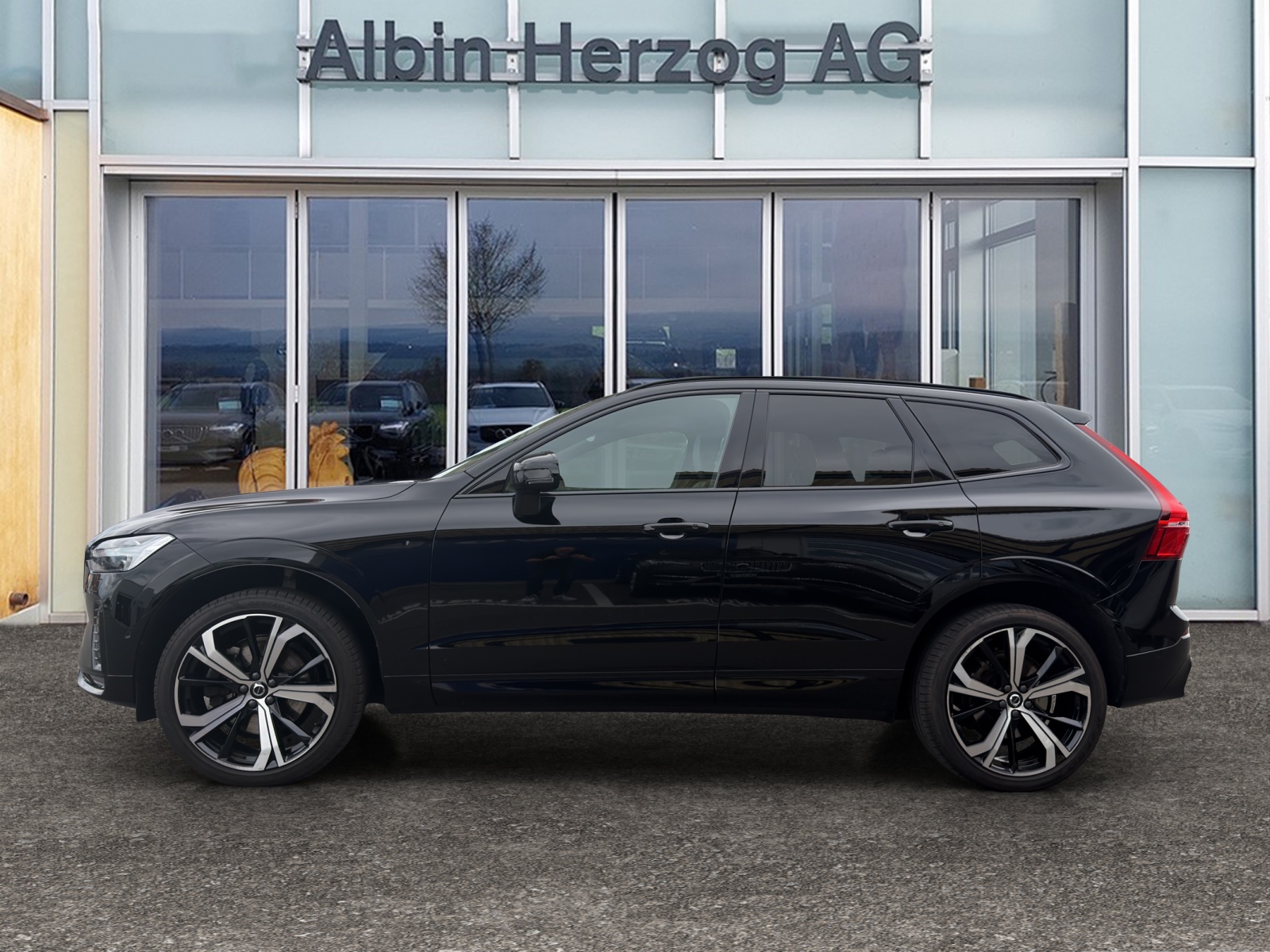 VOLVO XC60 2.0 B5 MH R-Design AWD-showroom-element-1