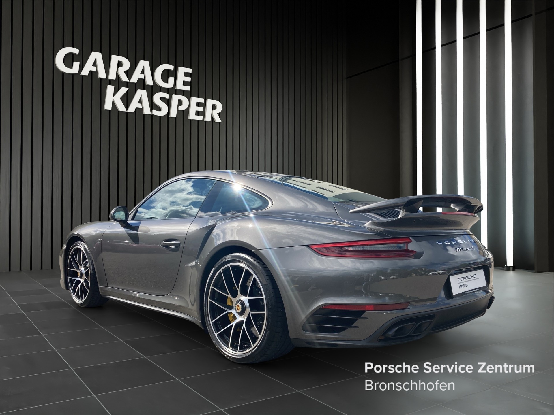PORSCHE 911 Turbo S-showroom-element-2
