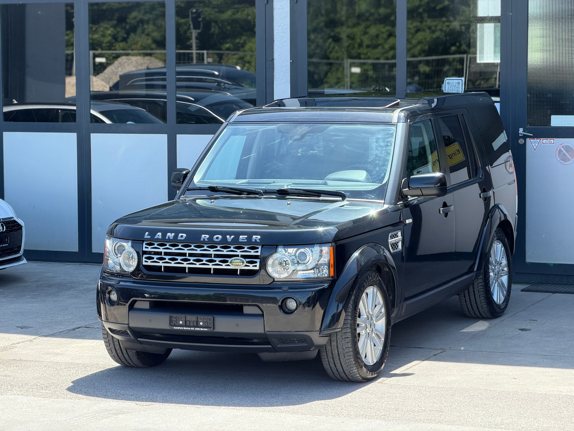 LAND ROVER Discovery 3.0 TDV6 HSE Automatic-showroom-element-1