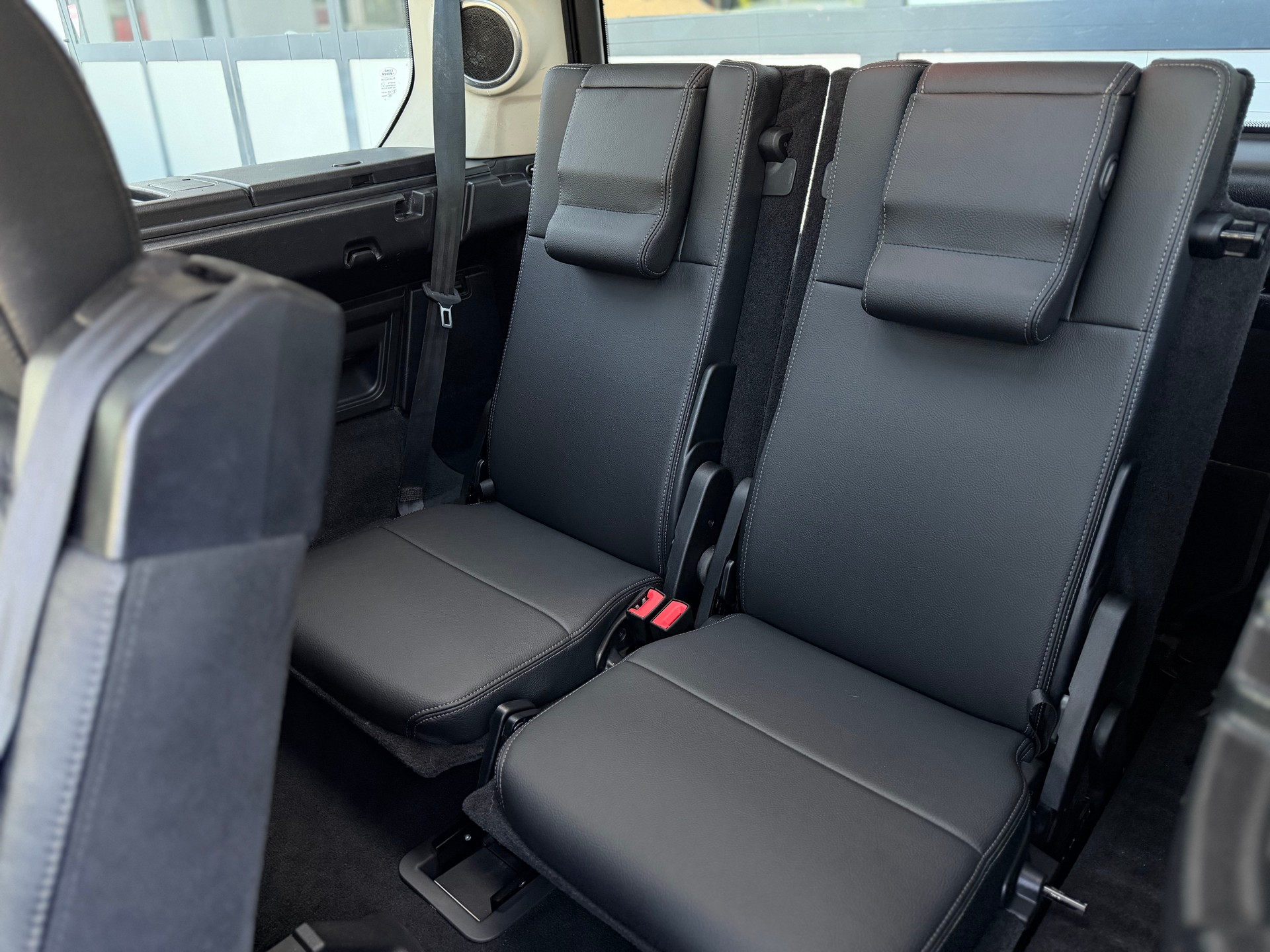 LAND ROVER Discovery 3.0 TDV6 HSE Automatic-image-10