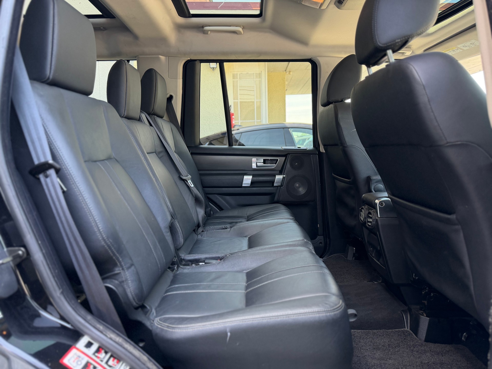 LAND ROVER Discovery 3.0 TDV6 HSE Automatic-image-12