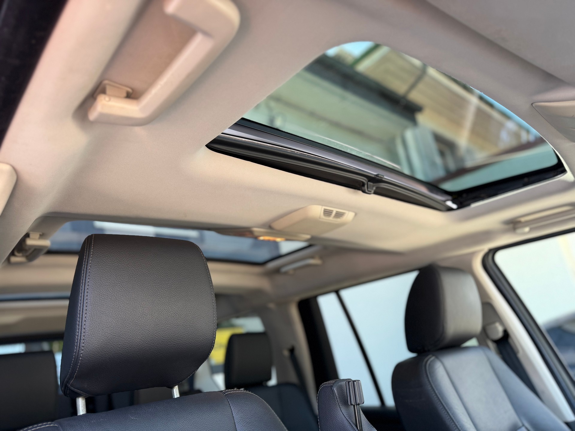LAND ROVER Discovery 3.0 TDV6 HSE Automatic-image-19
