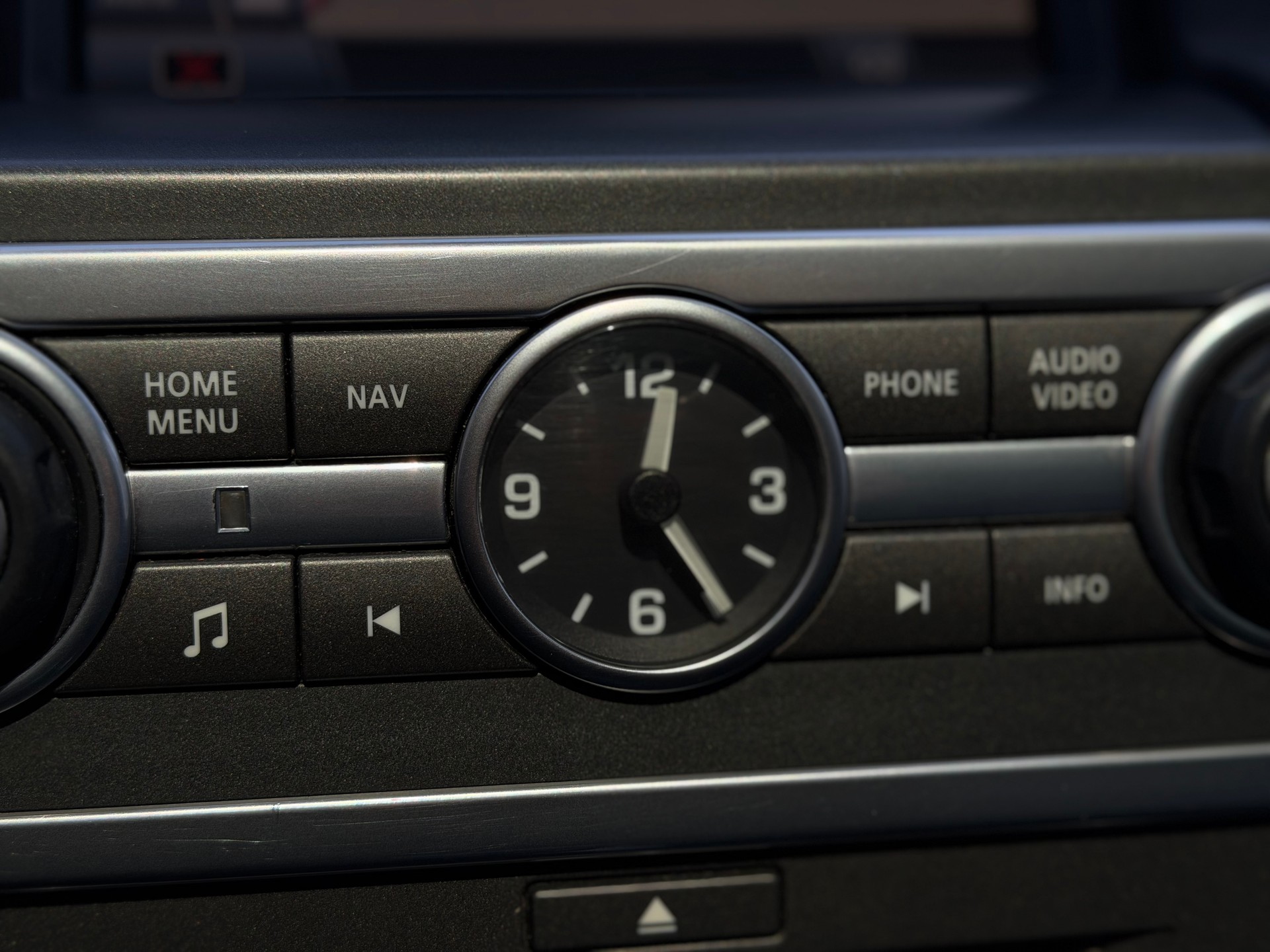 LAND ROVER Discovery 3.0 TDV6 HSE Automatic-image-21