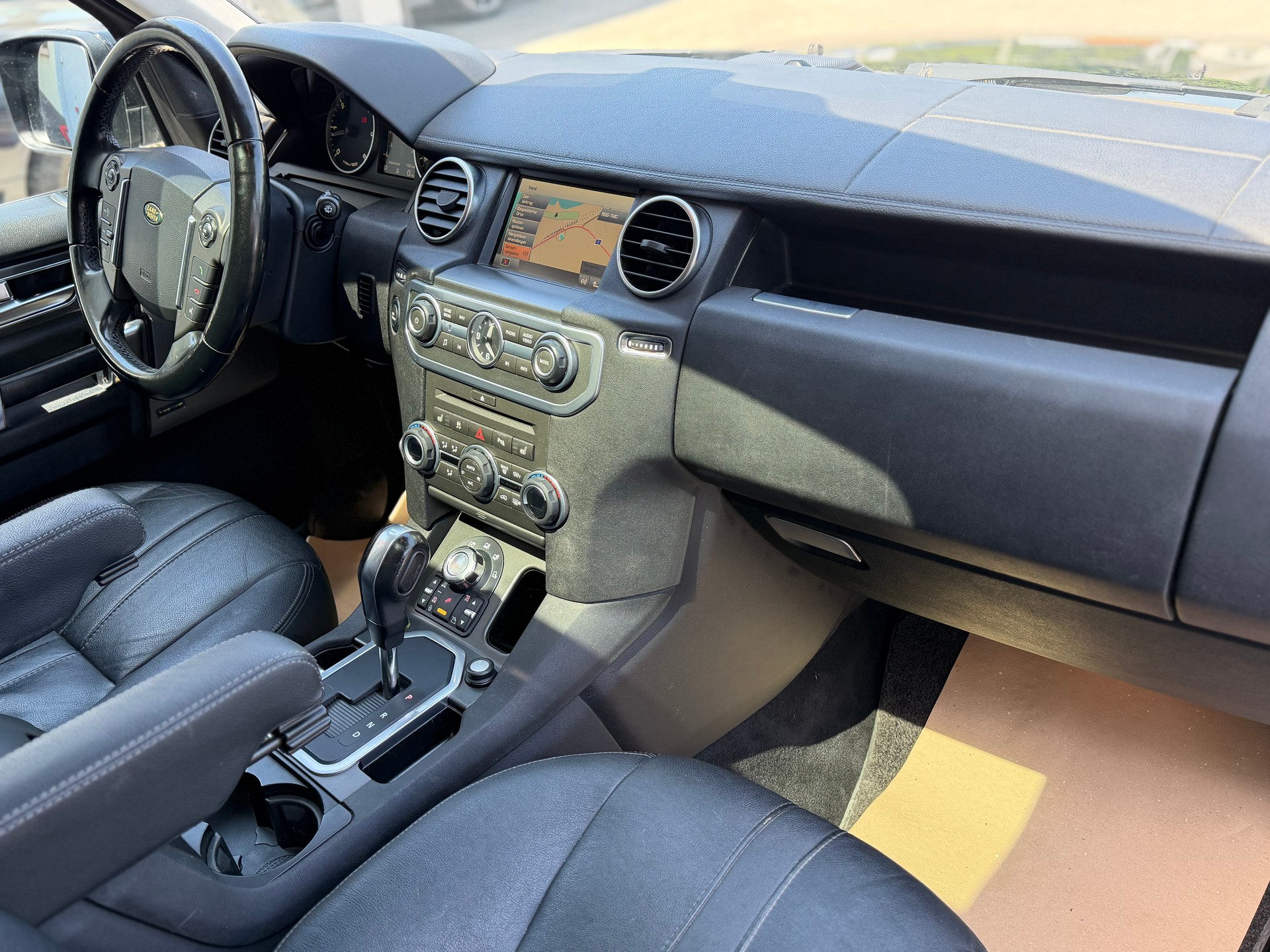 LAND ROVER Discovery 3.0 TDV6 HSE Automatic-image-14