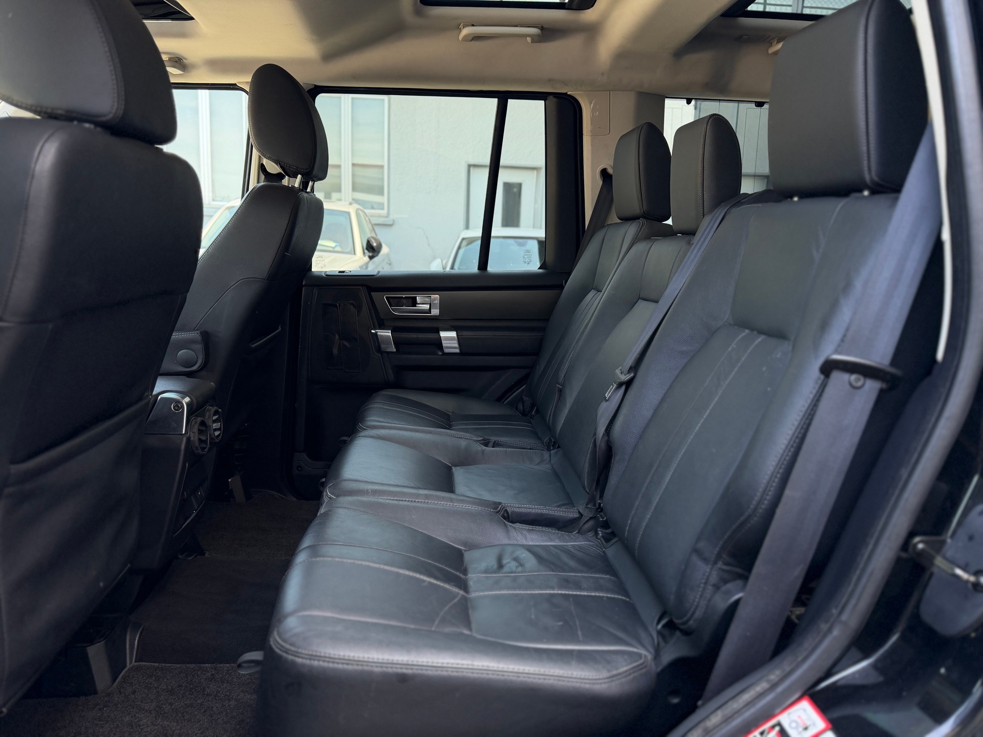 LAND ROVER Discovery 3.0 TDV6 HSE Automatic-image-8