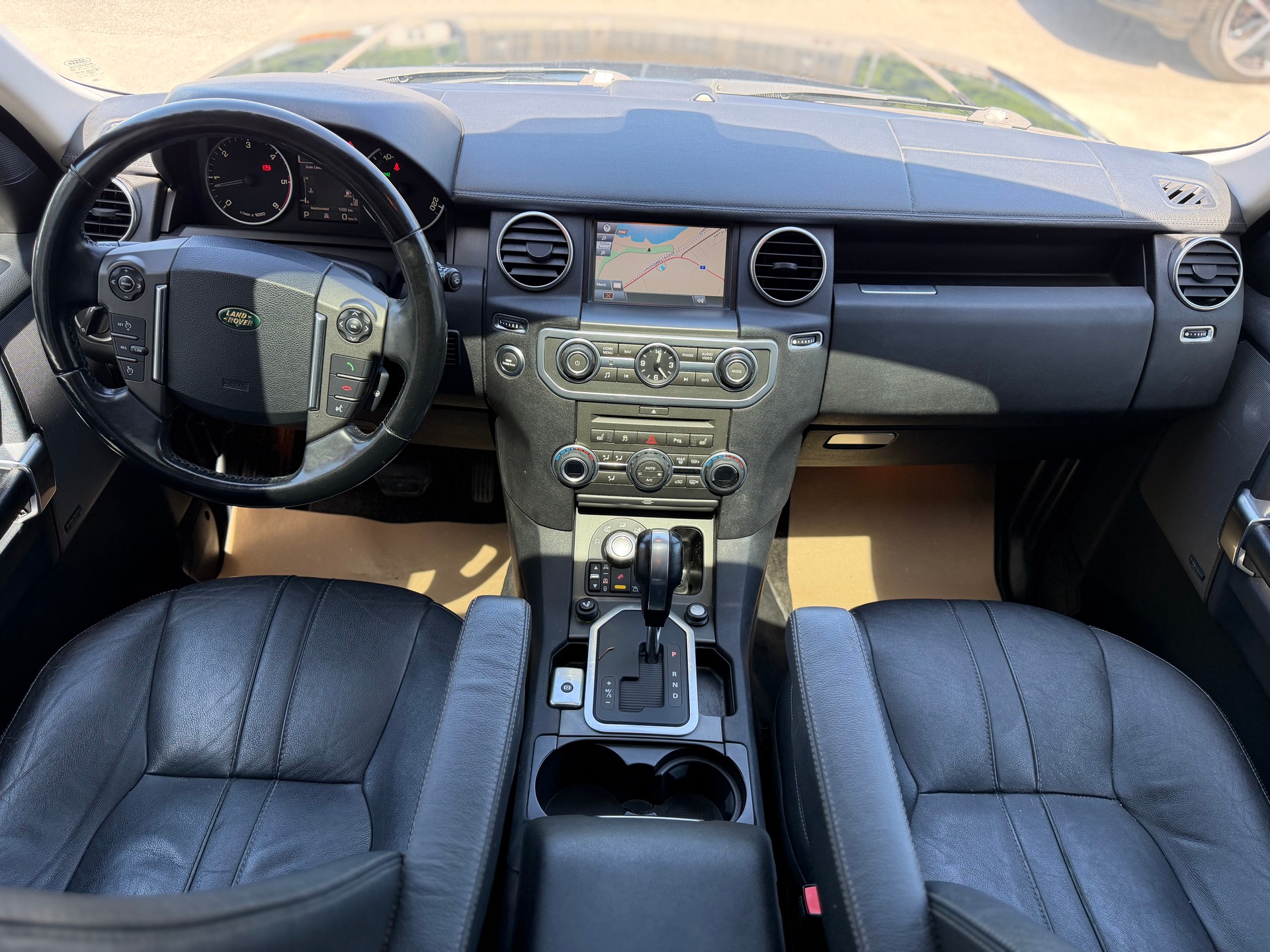 LAND ROVER Discovery 3.0 TDV6 HSE Automatic-image-9