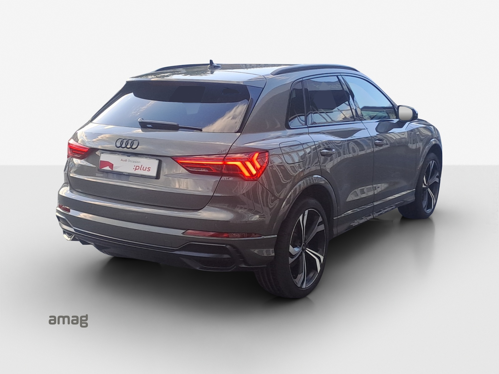 AUDI Q3 35 TFSI S line Attraction S-tronic-image-4