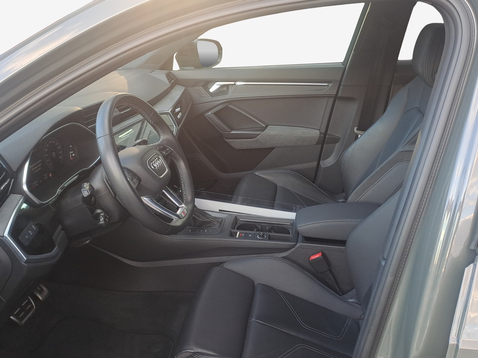AUDI Q3 35 TFSI S line Attraction S-tronic-image-7