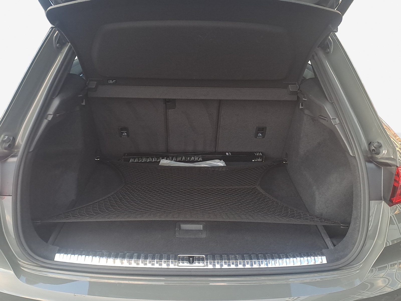 AUDI Q3 35 TFSI S line Attraction S-tronic-image-12