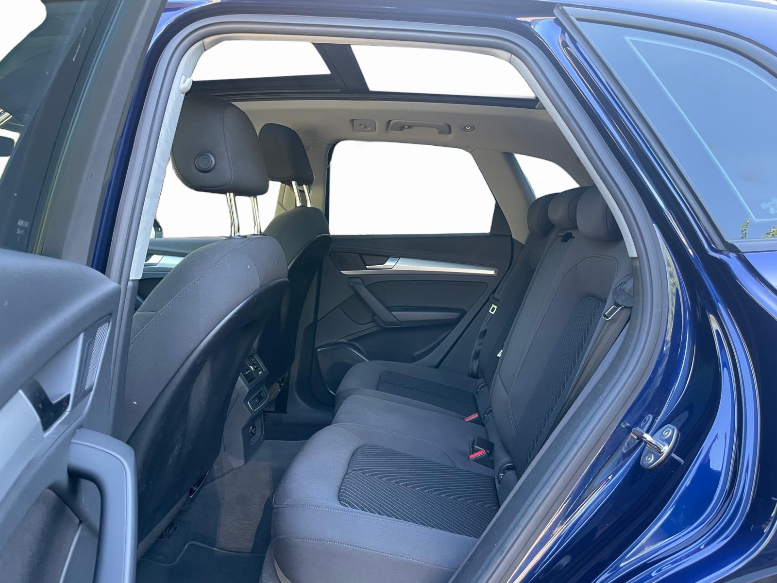 AUDI Q5 40 TFSI quattro S-tronic-image-5