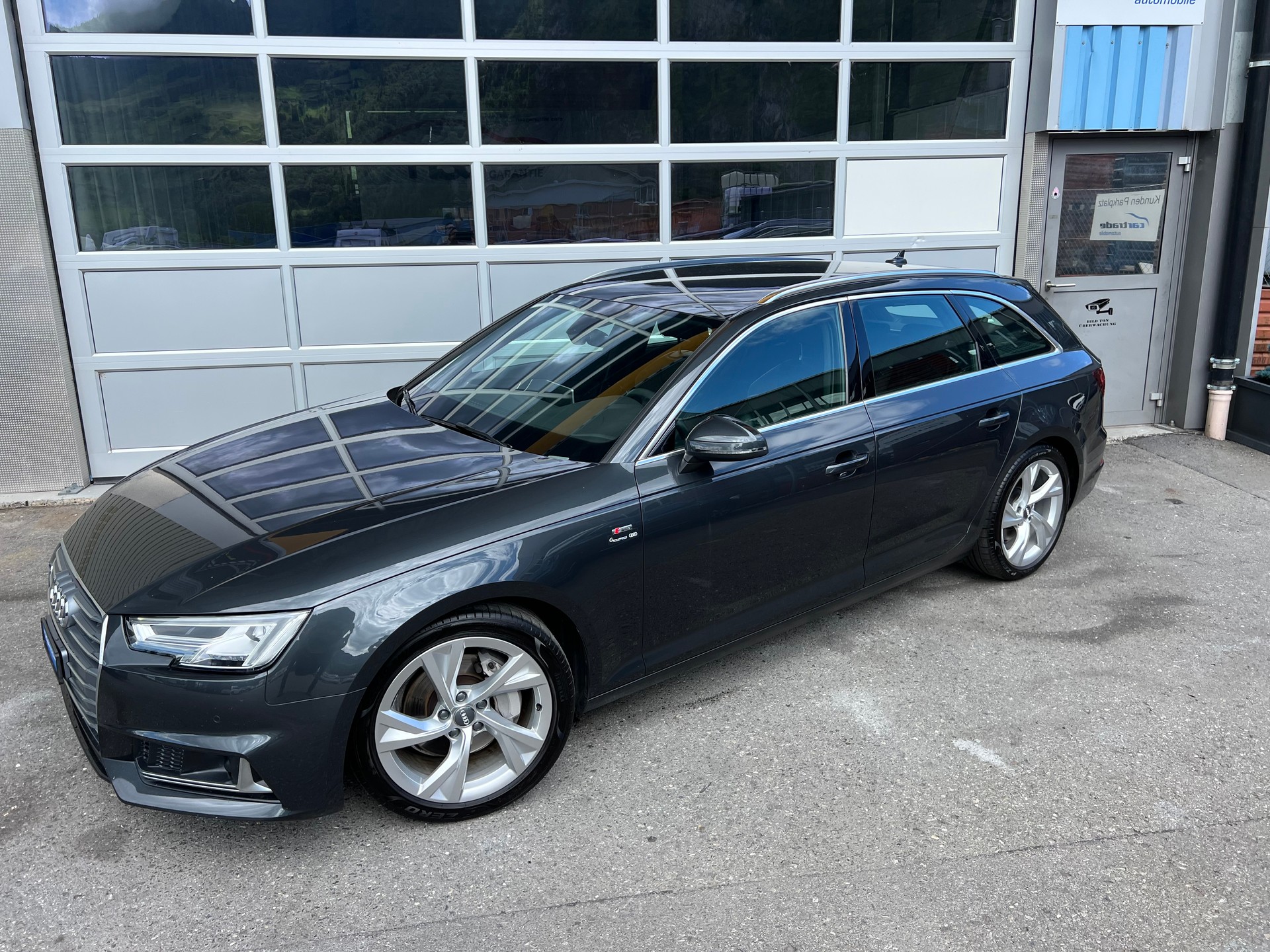 AUDI A4 Avant 40 TDI S-Line Sport 4x4 S-tronic ** Navigation * Teilleder * Anhängerkupplung * ab MFK * 1 Jahr Garantie möglich ***
