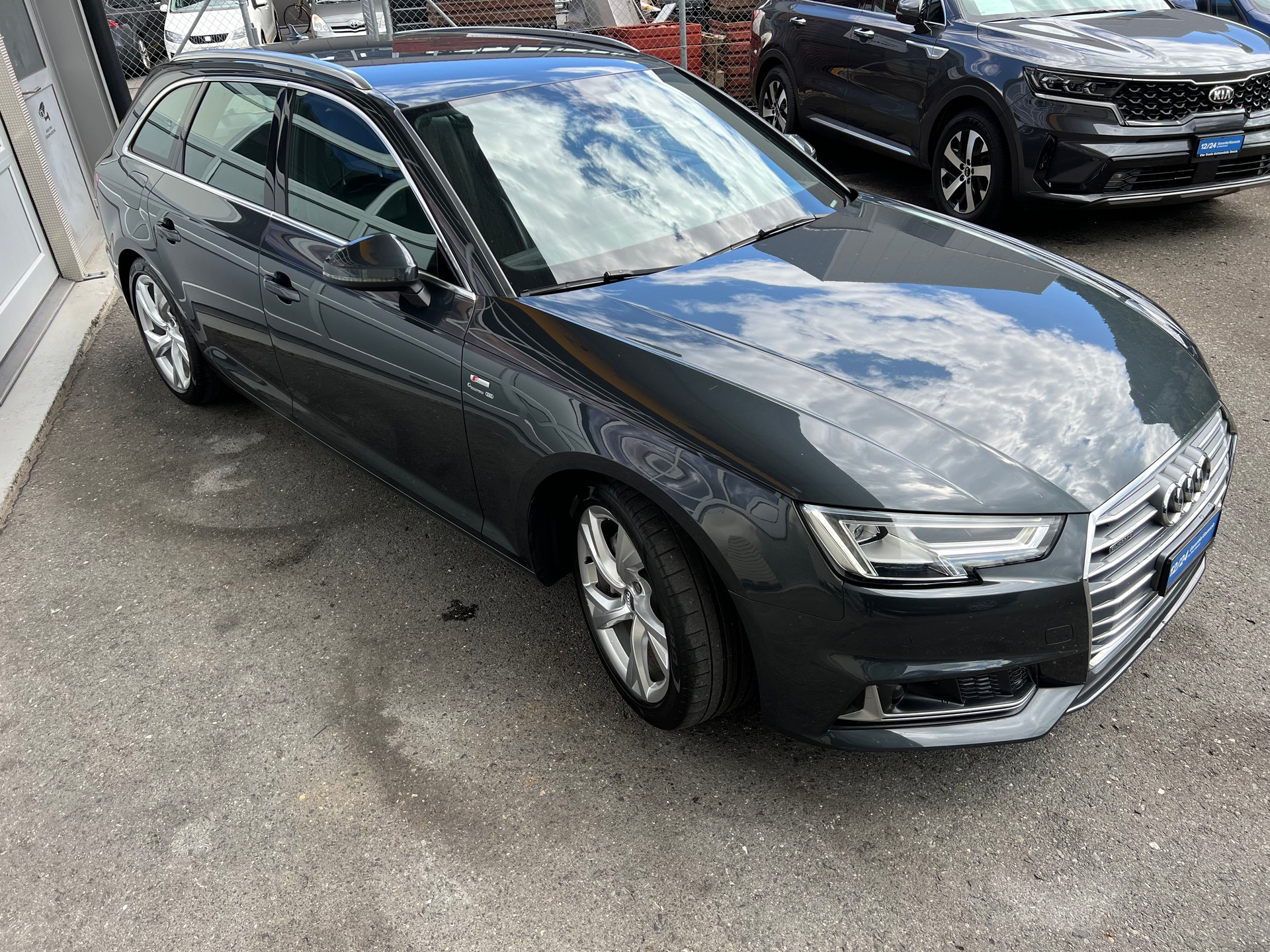 AUDI A4 Avant 40 TDI S-Line Sport 4x4 S-tronic ** Navigation * Teilleder * Anhängerkupplung * ab MFK * 1 Jahr Garantie möglich ***-image-7