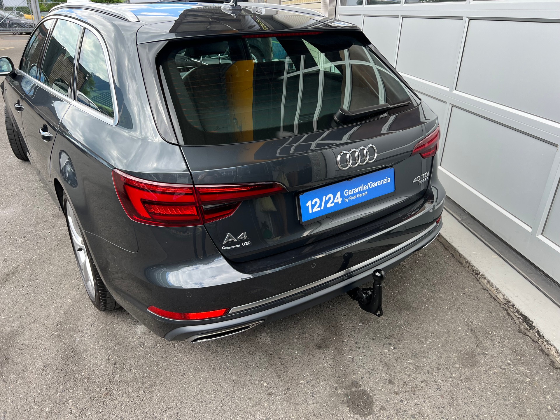 AUDI A4 Avant 40 TDI S-Line Sport 4x4 S-tronic ** Navigation * Teilleder * Anhängerkupplung * ab MFK * 1 Jahr Garantie möglich ***-image-4