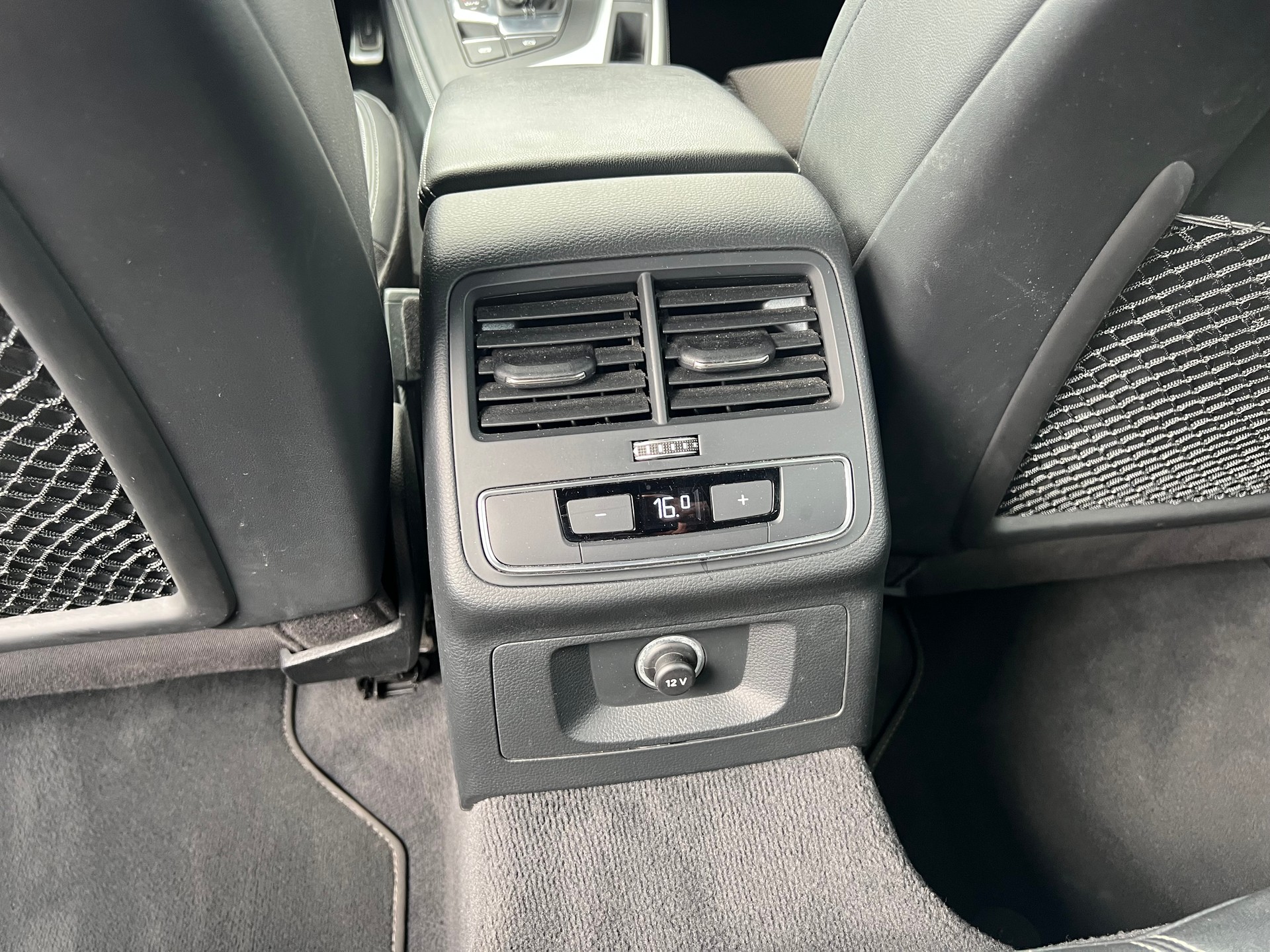 AUDI A4 Avant 40 TDI S-Line Sport 4x4 S-tronic ** Navigation * Teilleder * Anhängerkupplung * ab MFK * 1 Jahr Garantie möglich ***-image-17