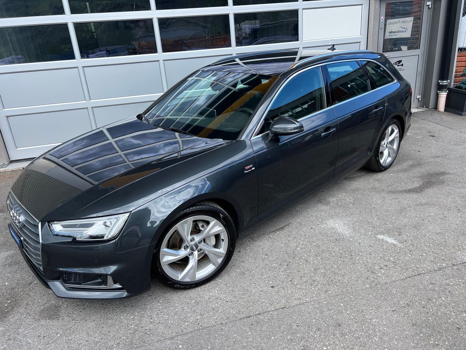 AUDI A4 Avant 40 TDI S-Line Sport 4x4 S-tronic ** Navigation * Teilleder * Anhängerkupplung * ab MFK * 1 Jahr Garantie möglich ***-showroom-element-3