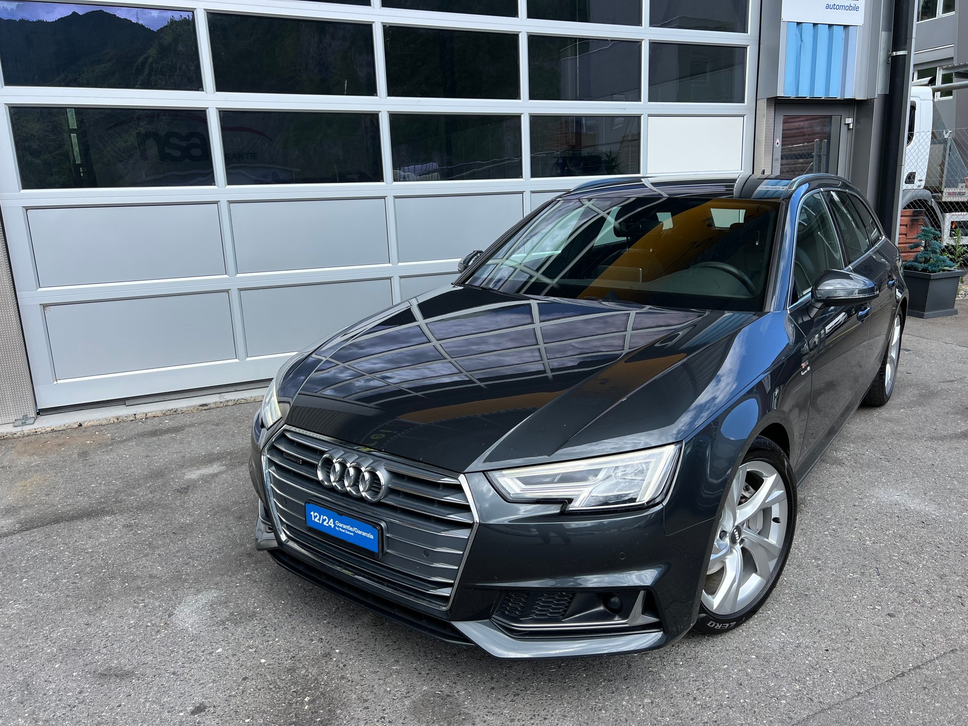 AUDI A4 Avant 40 TDI S-Line Sport 4x4 S-tronic ** Navigation * Teilleder * Anhängerkupplung * ab MFK * 1 Jahr Garantie möglich ***-showroom-element-2