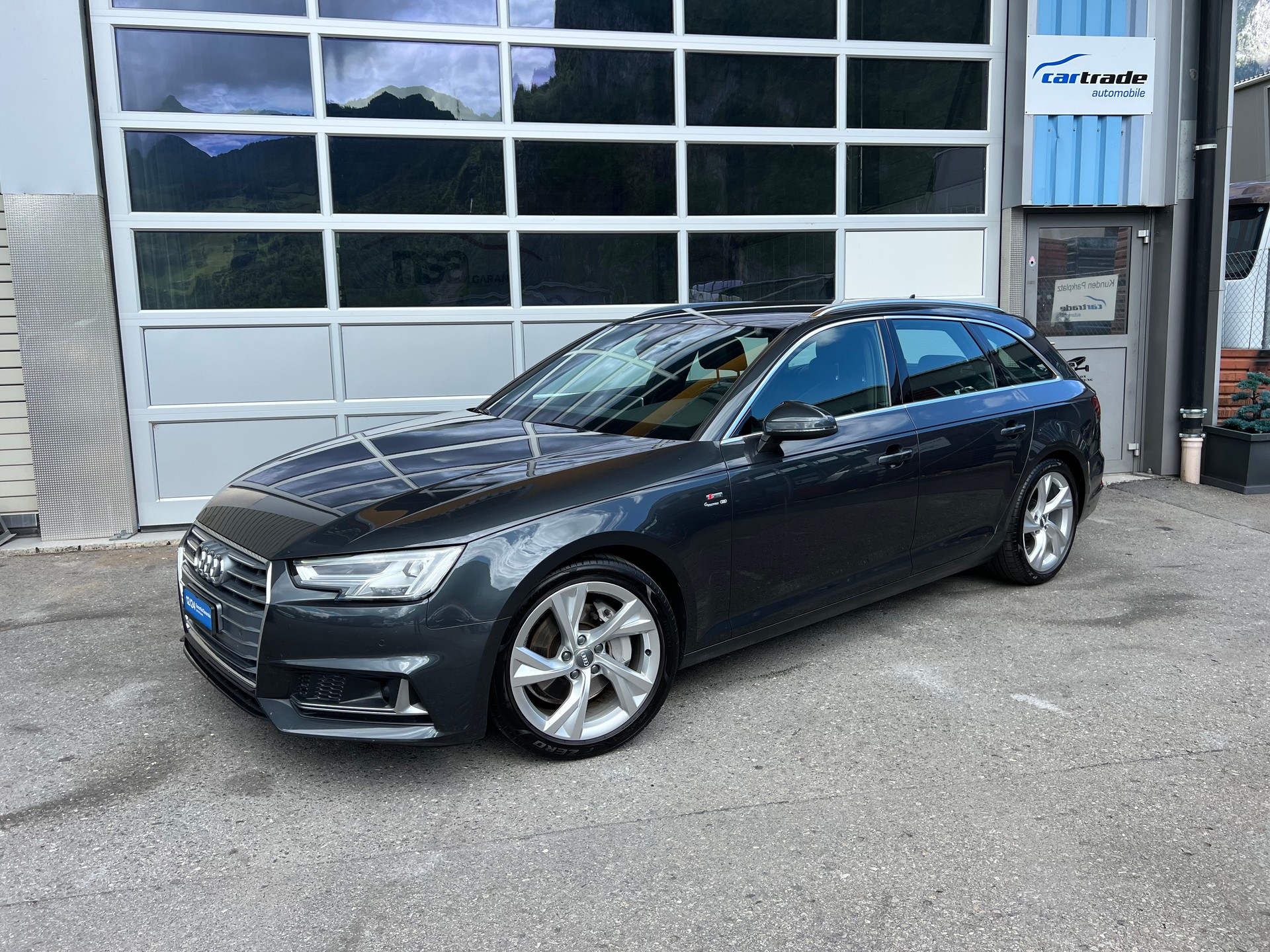 AUDI A4 Avant 40 TDI S-Line Sport 4x4 S-tronic ** Navigation * Teilleder * Anhängerkupplung * ab MFK * 1 Jahr Garantie möglich ***-showroom-element-1