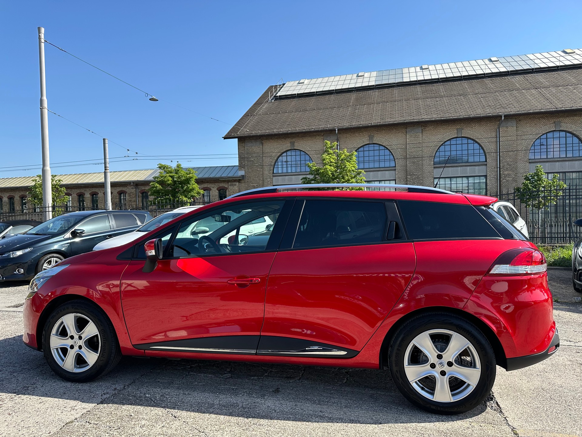 RENAULT Clio Grandtour 1.2 16V T Swiss Edition EDC-showroom-element-3