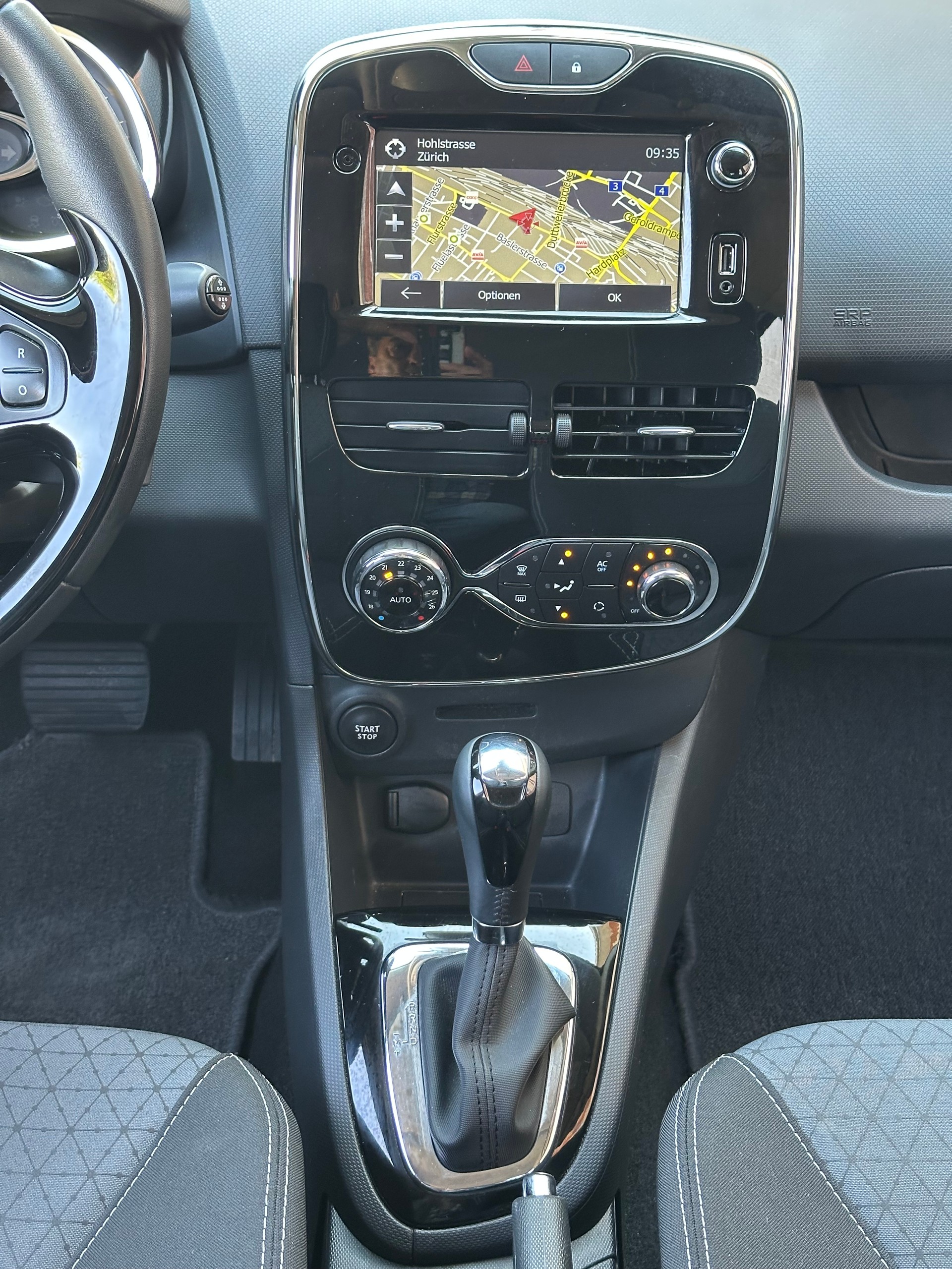 RENAULT Clio Grandtour 1.2 16V T Swiss Edition EDC-image-17