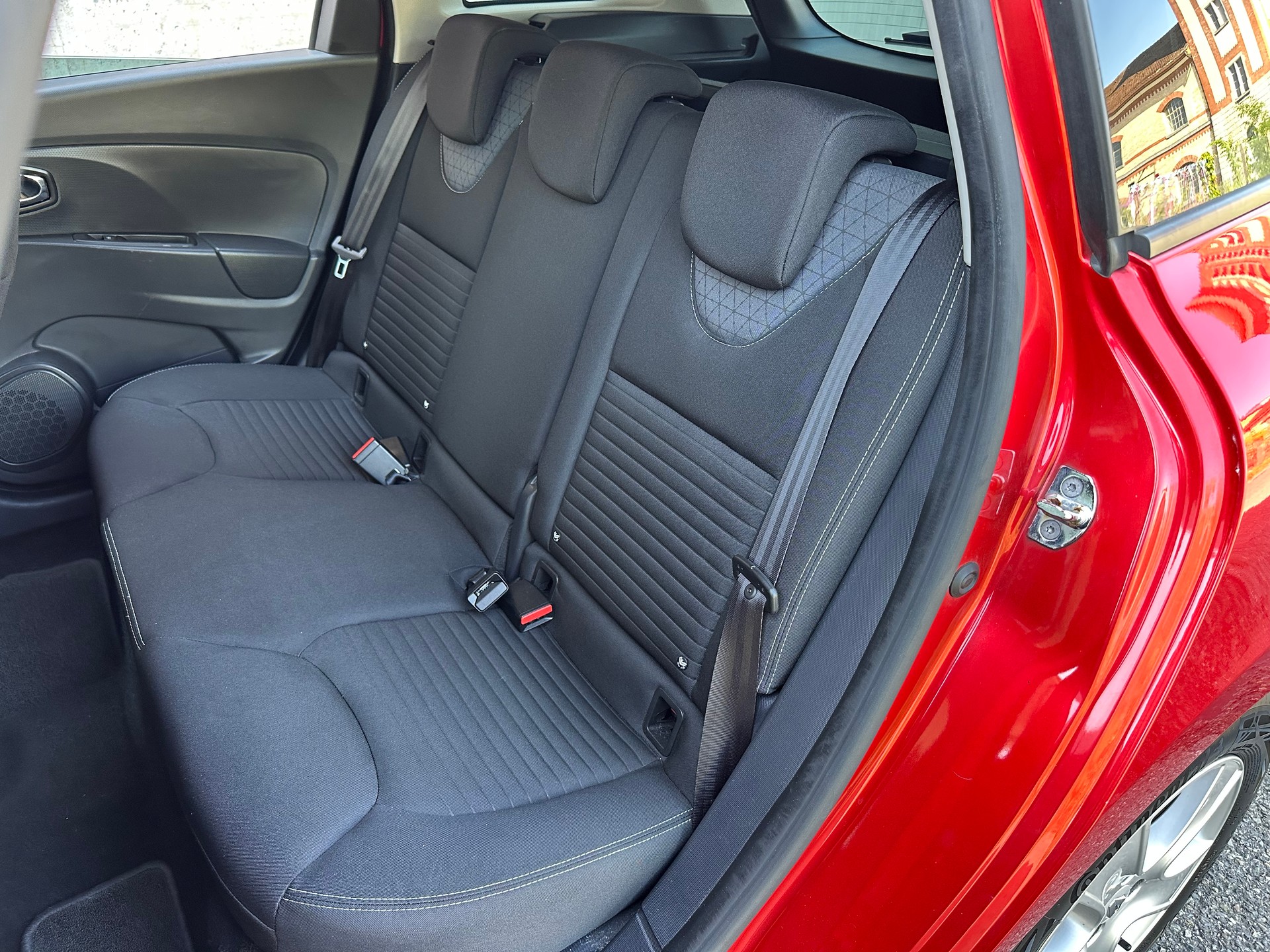 RENAULT Clio Grandtour 1.2 16V T Swiss Edition EDC-image-14