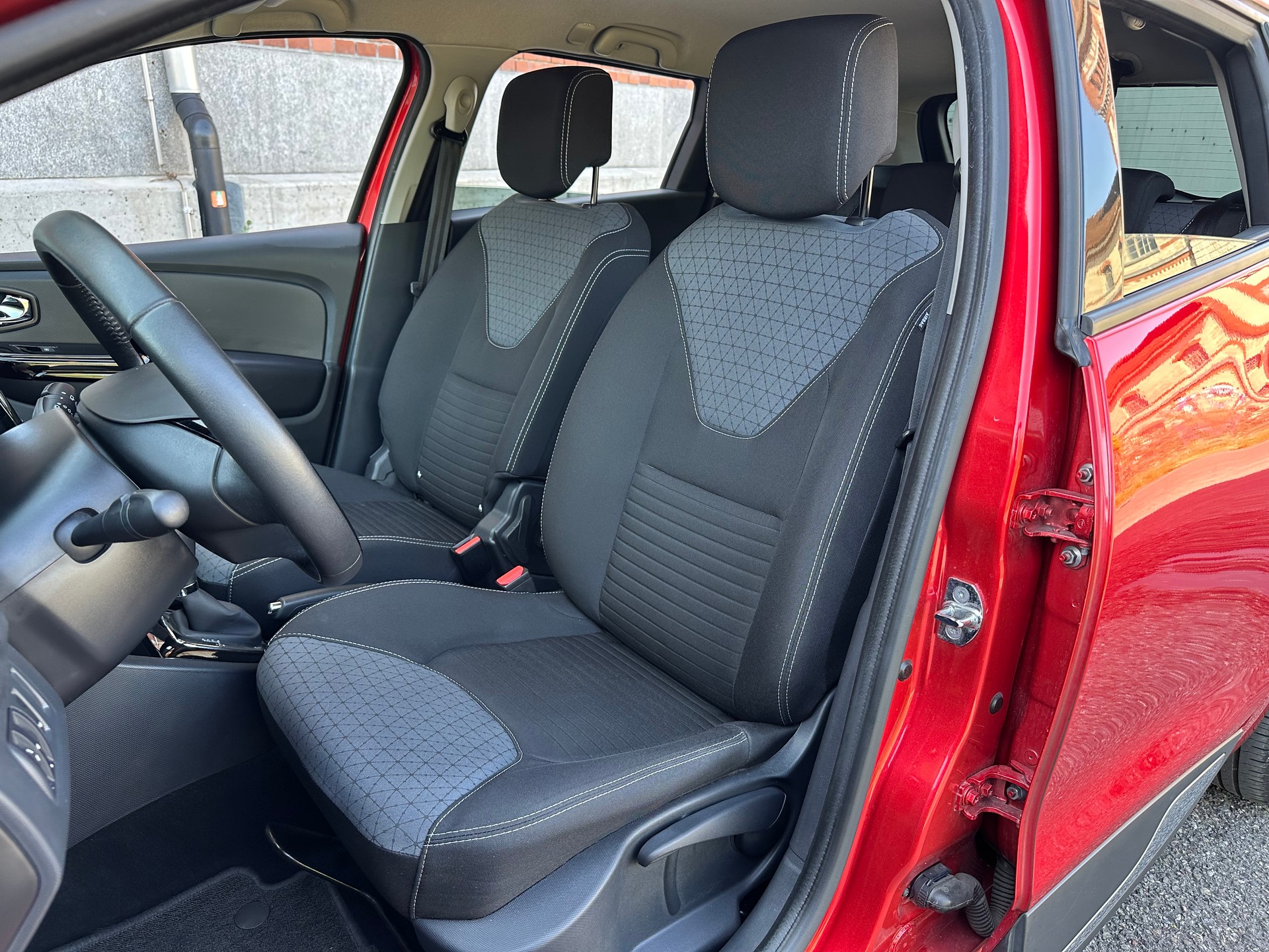 RENAULT Clio Grandtour 1.2 16V T Swiss Edition EDC-image-12
