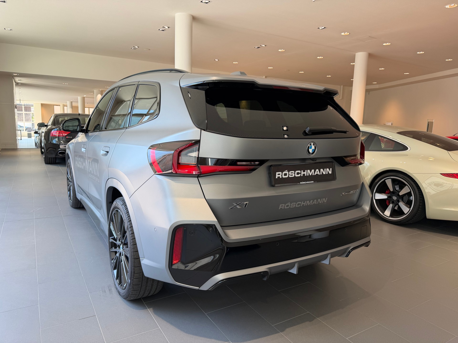 BMW X1 xDrive 23d 48V M Sport-showroom-element-2