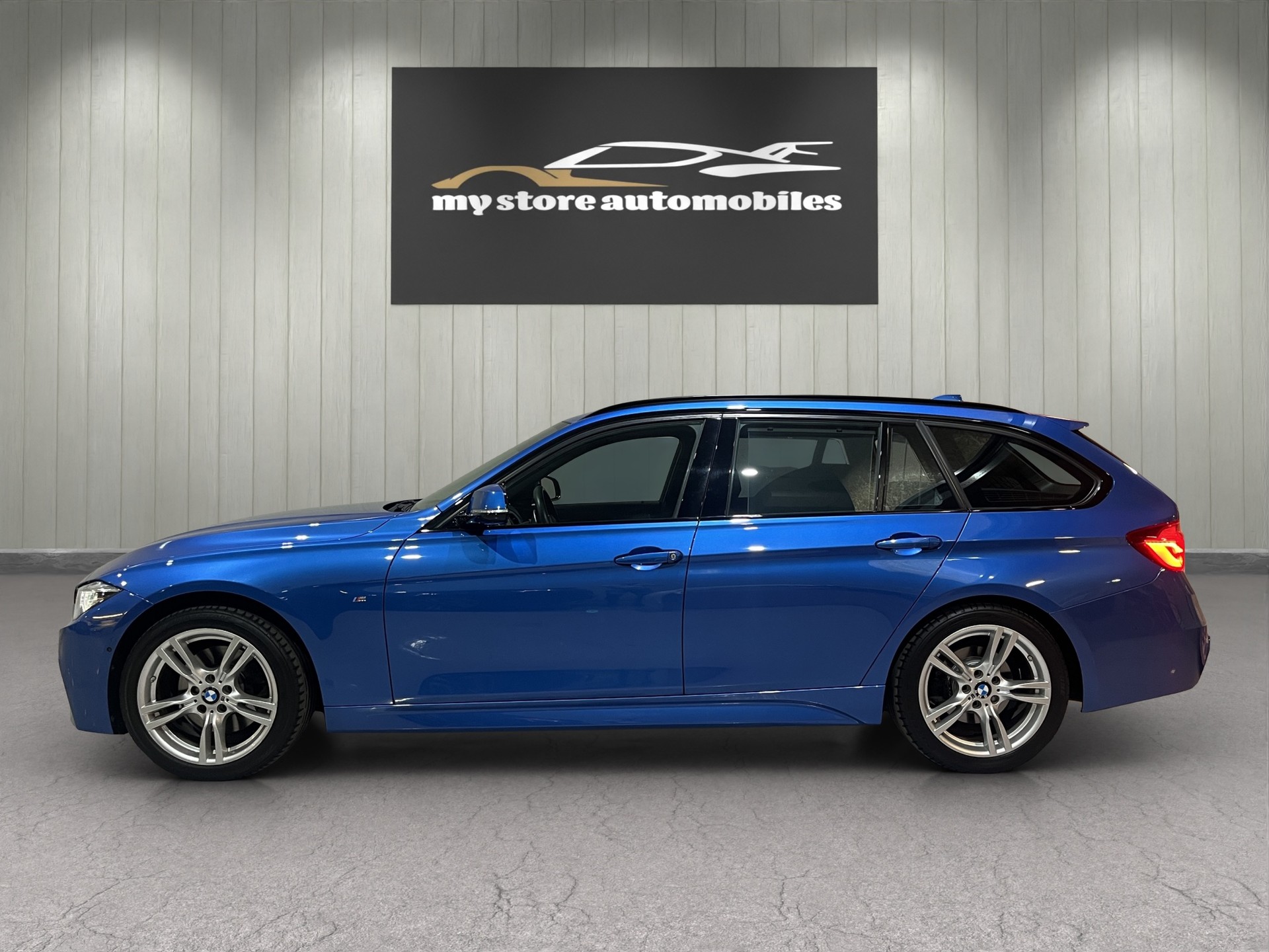 BMW 330i xDrive Touring Edition M Sport Steptronic-image-4