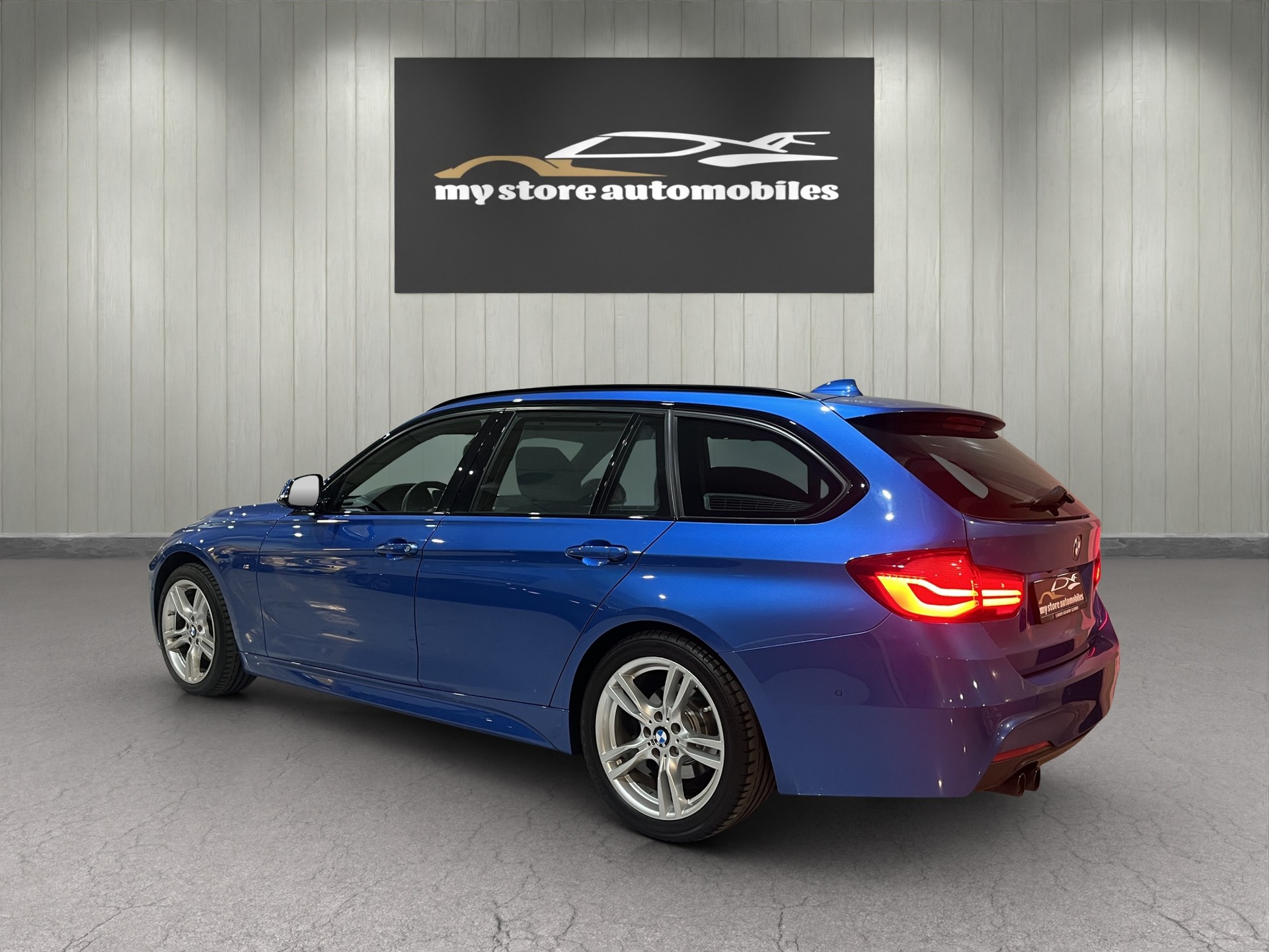 BMW 330i xDrive Touring Edition M Sport Steptronic-image-5