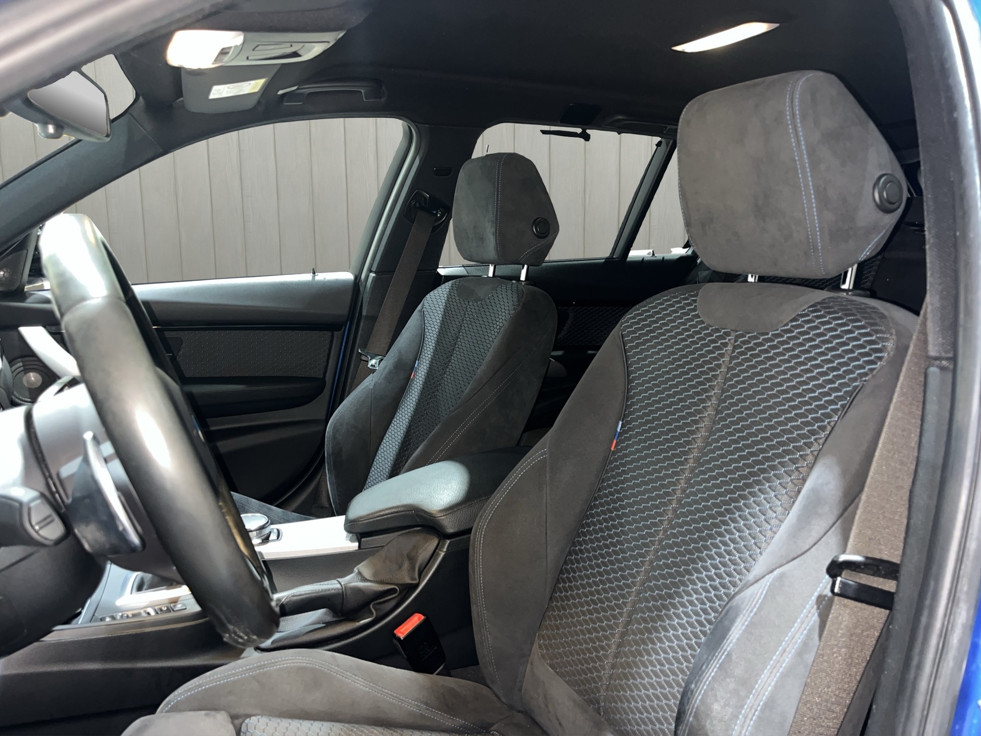 BMW 330i xDrive Touring Edition M Sport Steptronic-image-15