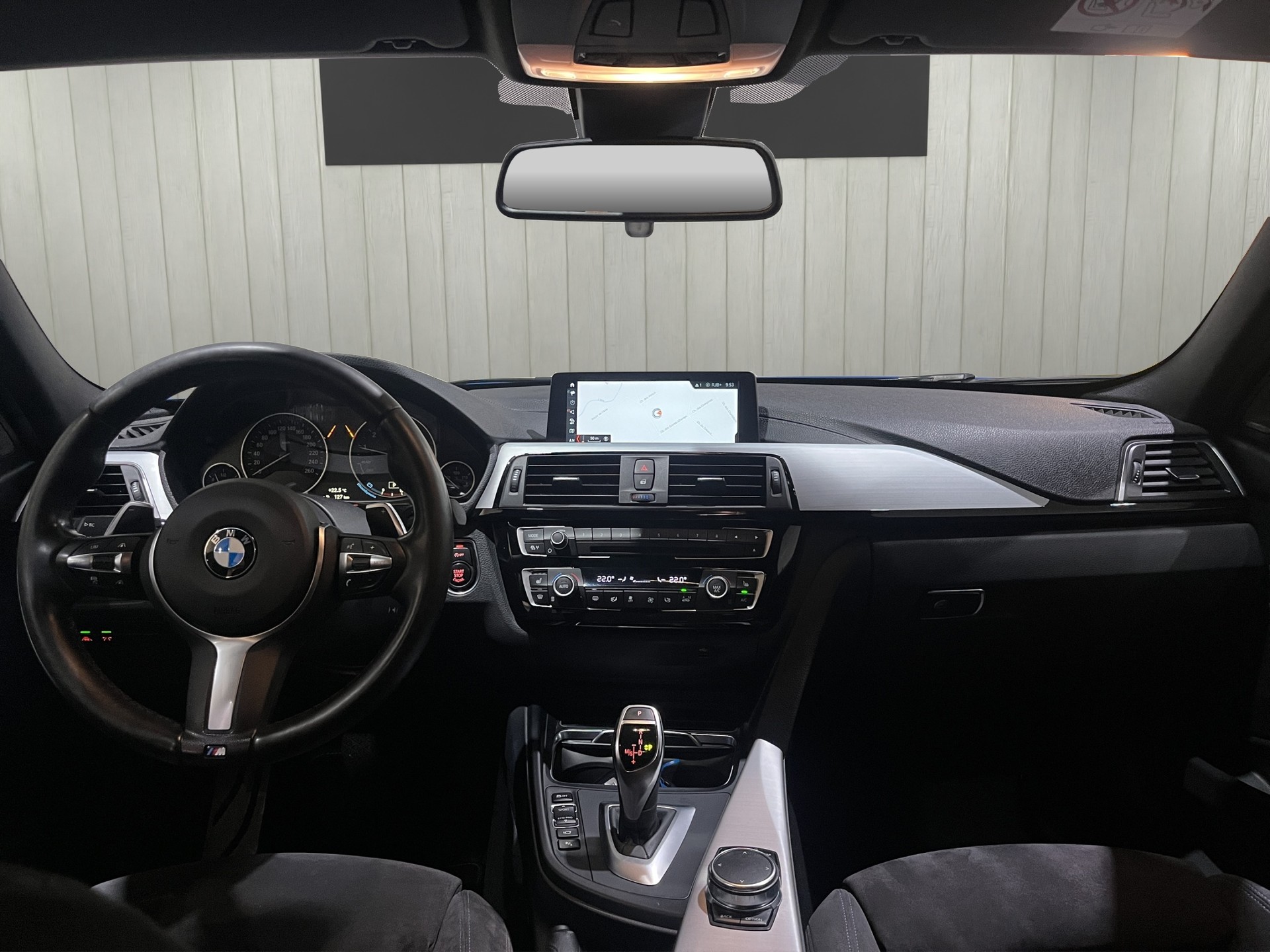 BMW 330i xDrive Touring Edition M Sport Steptronic-image-9